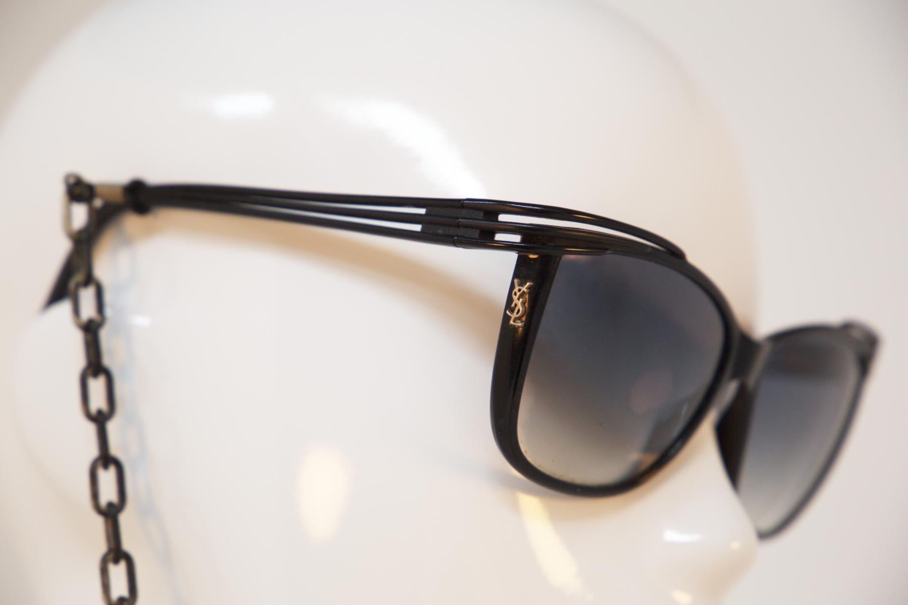 Stylish sunglasses designed by the world-famous Yves Saint Laurent in the 1980s, fine Italian manufacture.
Original logo on the side of the glasses.
The glasses have an elegant cut, the lenses are slightly elongated, with a very simple black