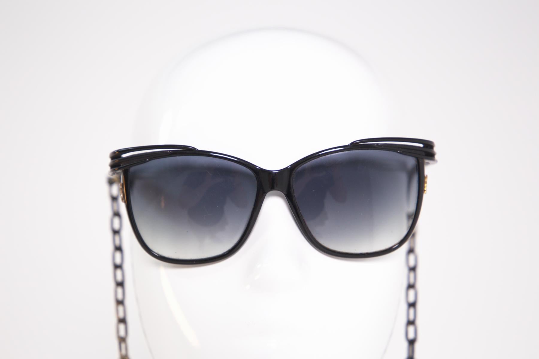 Yves Saint Laurent Vintage Chic Sunglasses In Good Condition In Milano, IT