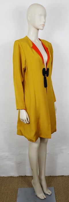 Abrigo vintage de Yves Saint Laurent con pasamanería de inspiración china, primavera/verano del 91