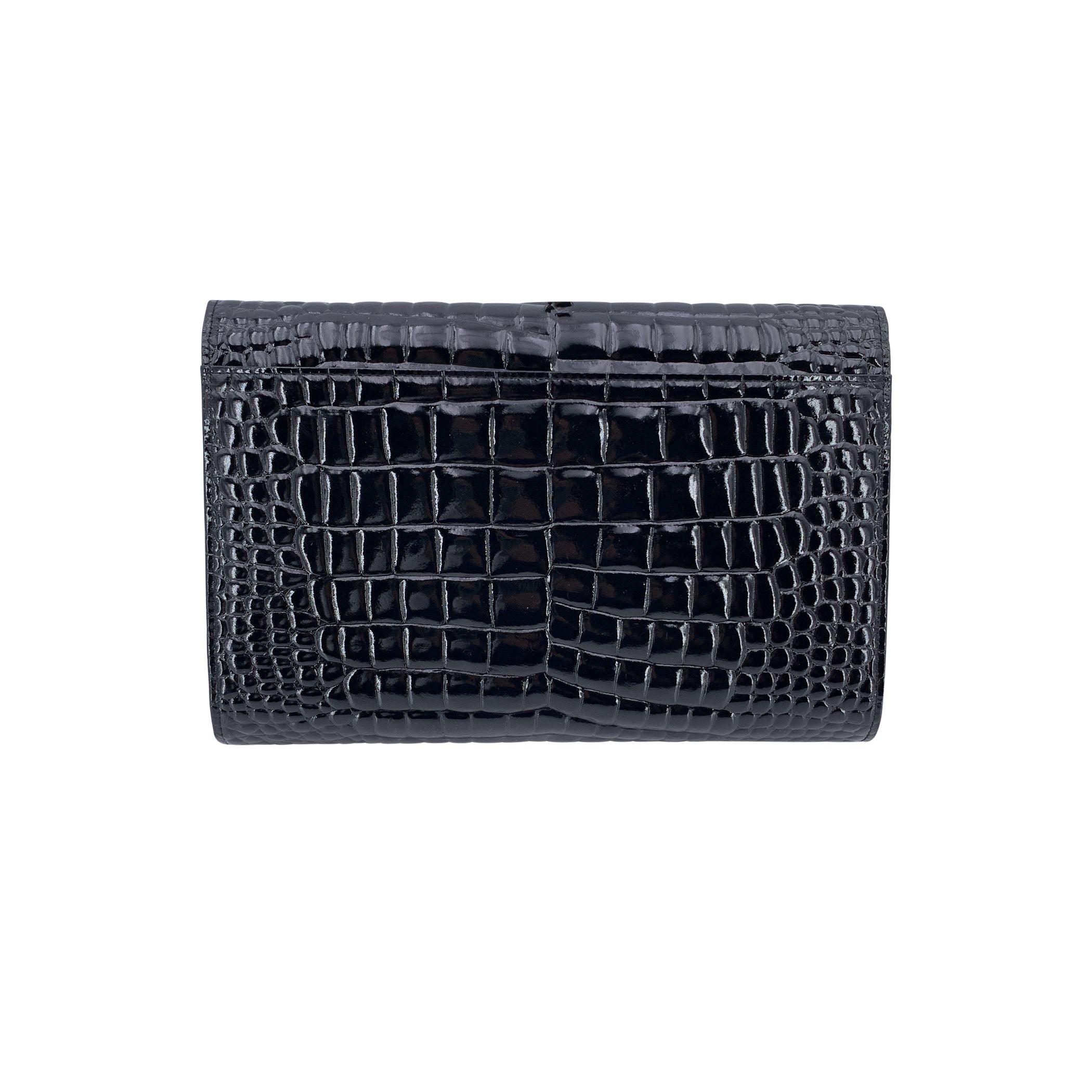 Nero Yves Saint Laurent - Pochette in vernice nera goffrata vintage in vendita