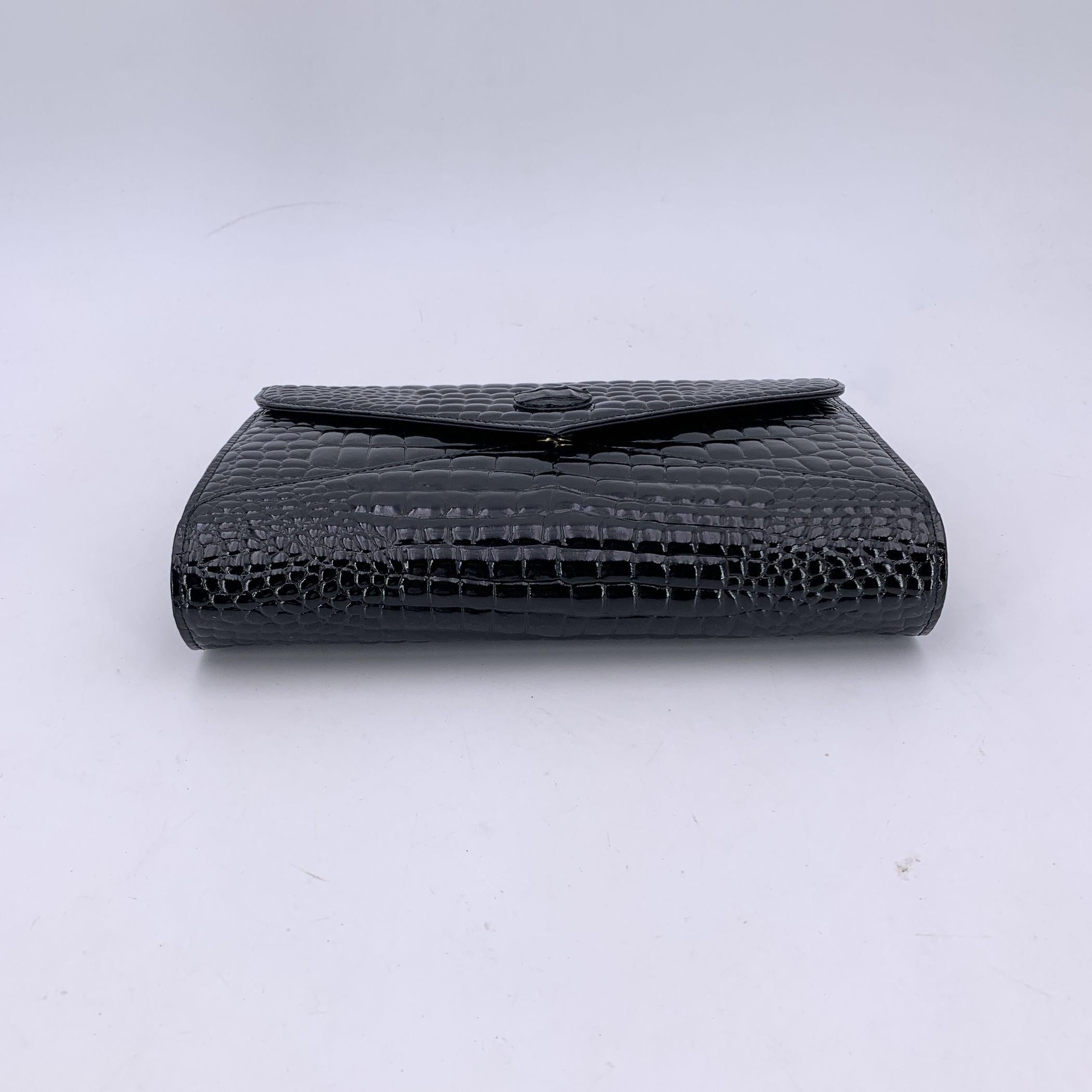 Donna Yves Saint Laurent - Pochette in vernice nera goffrata vintage in vendita