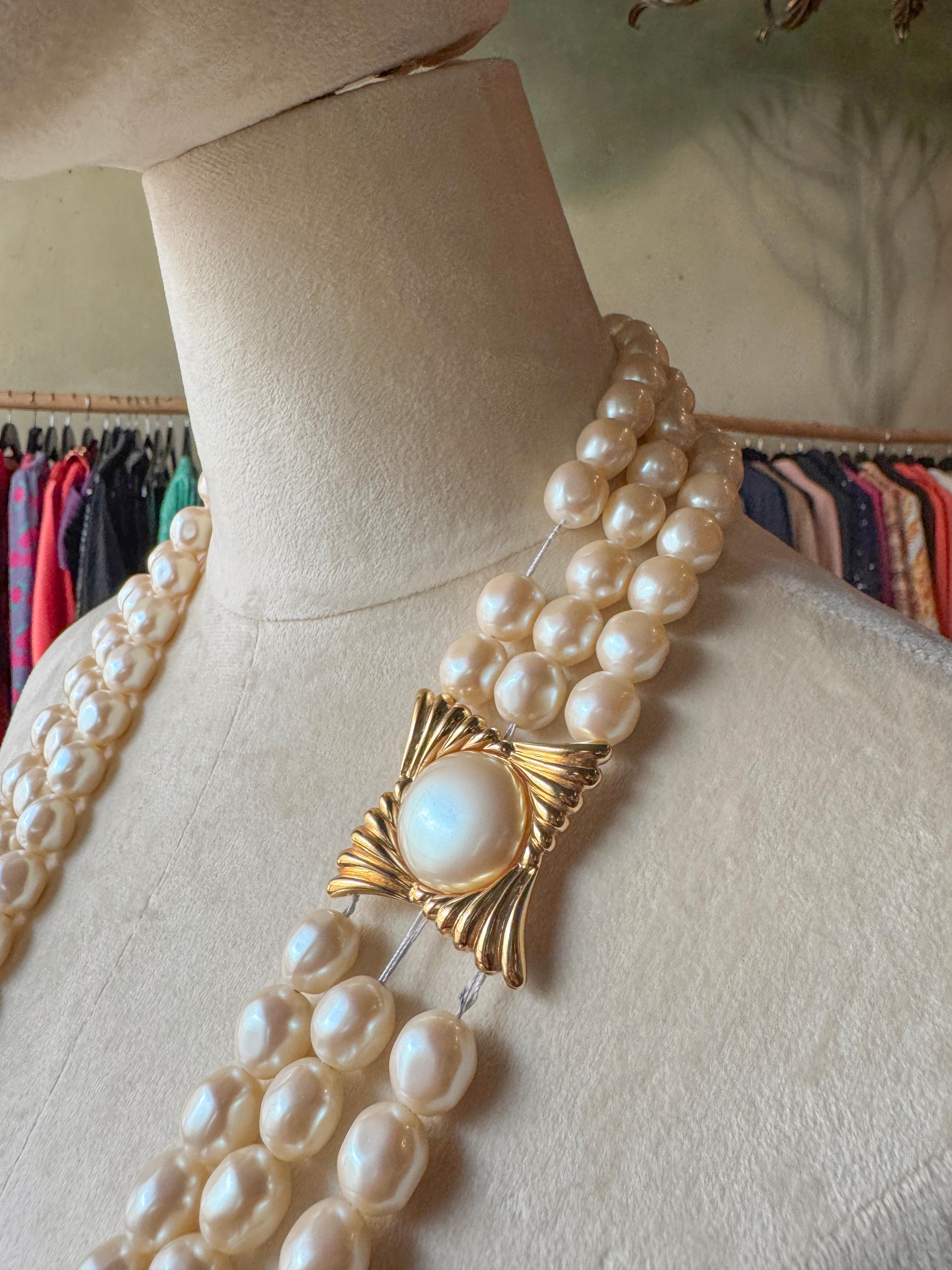 Collier multi-brins Yves Saint Laurent vintage en fausses perles Bon état - En vente à New York, NY