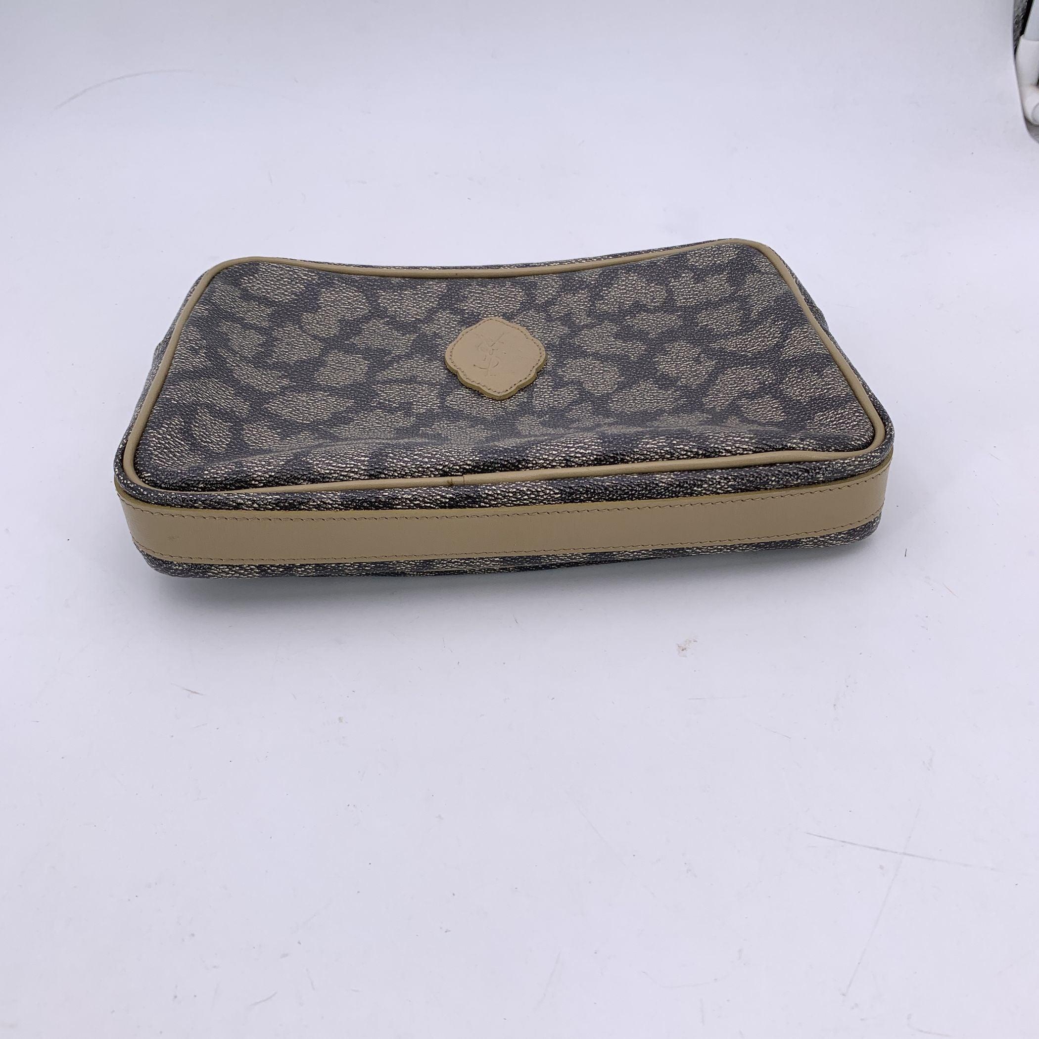 Yves Saint Laurent Vintage Giraffendruck Canvas Clutch Kosmetiktasche für Damen oder Herren im Angebot