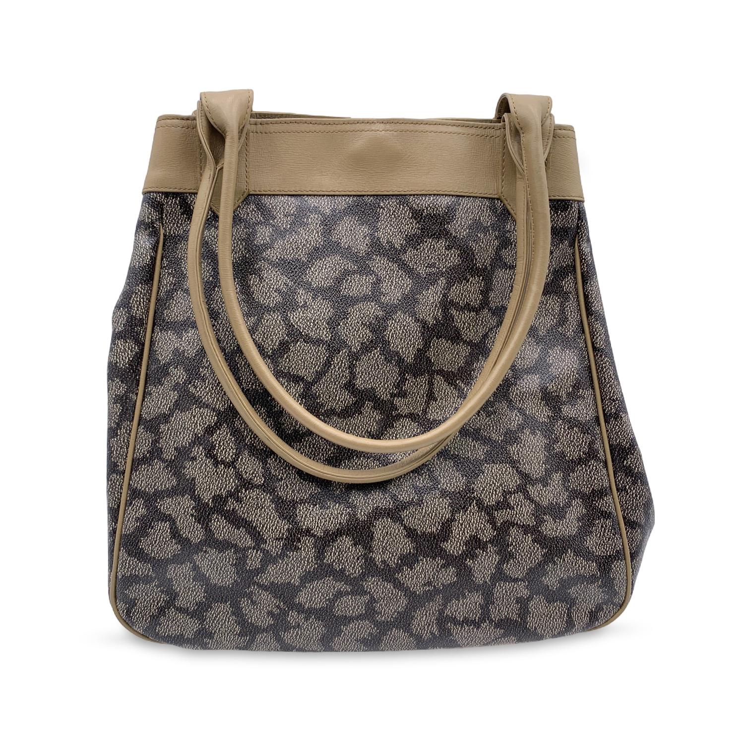 Yves Saint Laurent Vintage Giraffe Print Canvas Tote Shoulder Bag In Excellent Condition In Rome, Rome