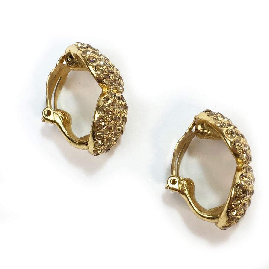 YVES SAINT LAURENT Vintage Gold Metal Earrings In Good Condition In Paris, FR