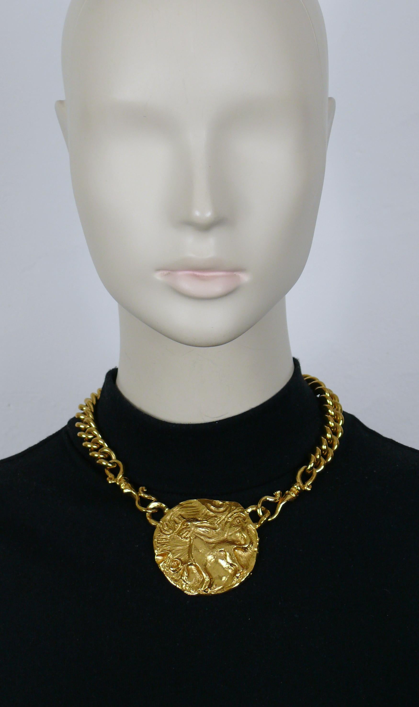 YVES SAINT LAURENT vintage chunky gold tone chain necklace featuring a raised and textured mythological creature medallion.

Toggle and hearts closure with YVES SAINT LAURENT signatures.
Adjustable length.

Embossed YVES SAINT LAURENT on the heart