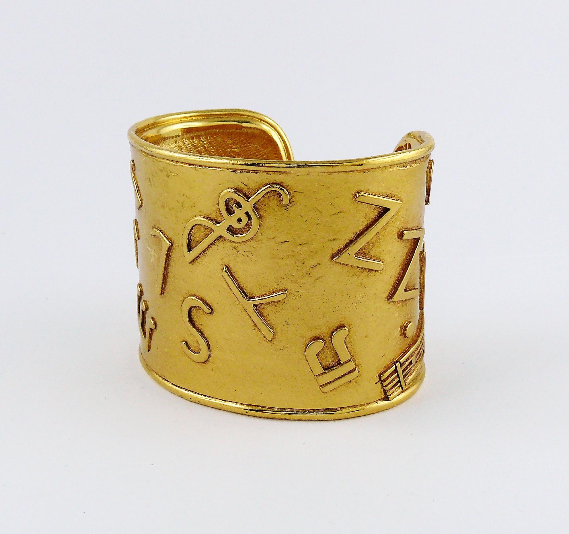 Yves Saint Laurent Vintage Gold Toned Jazz Cuff Bracelet In Excellent Condition In Nice, FR