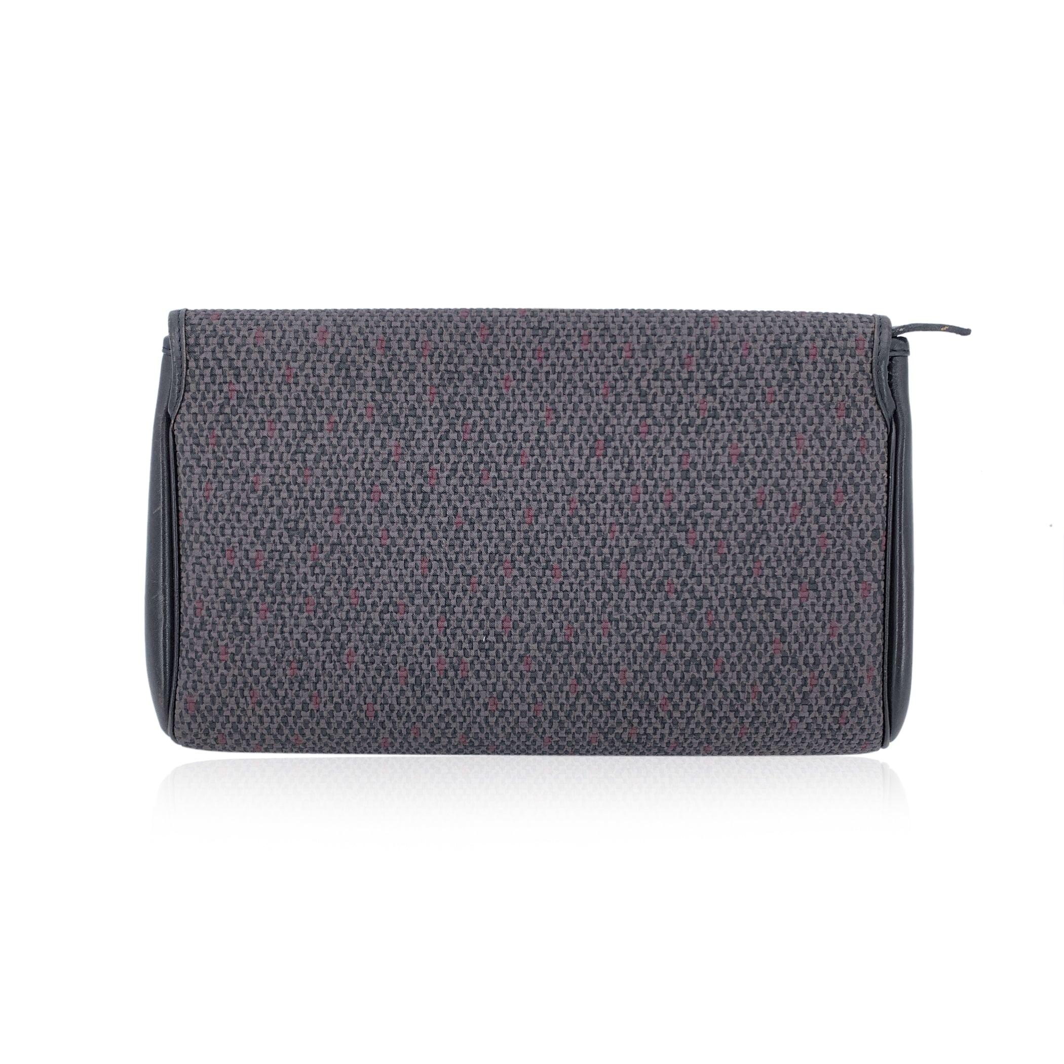Yves Saint Laurent Vintage Grey BlackTextured Canvas Clutch Bag In Excellent Condition For Sale In Rome, Rome