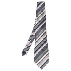 Yves Saint Laurent Vintage Grau gestreifte Seidenkrawatte in Grau
