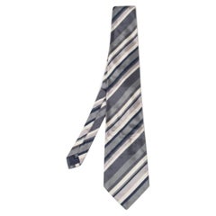 Yves Saint Laurent Vintage Grau gestreifte Seidenkrawatte in Grau