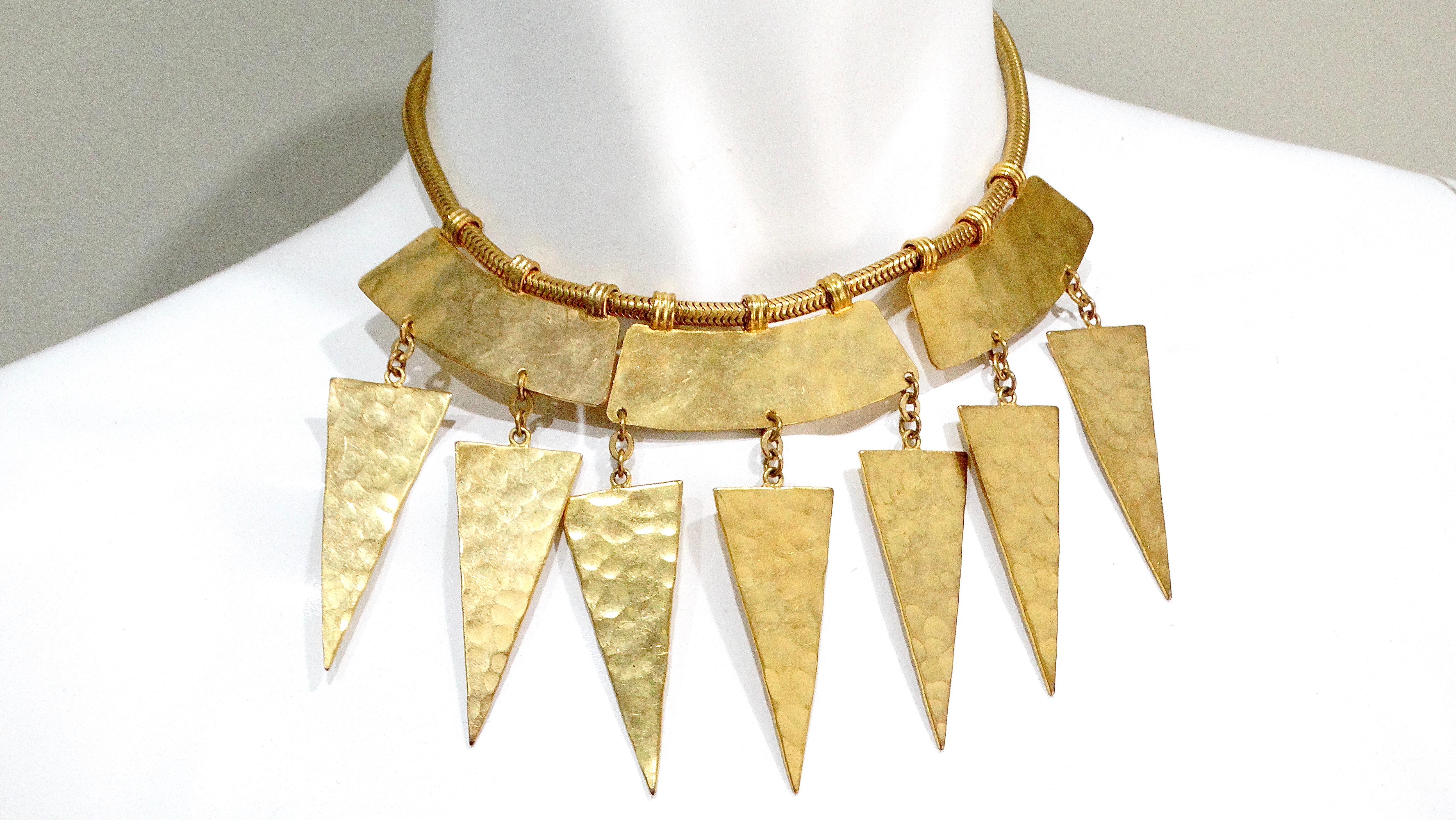 Yves Saint Laurent Collar geométrico de oro martillado vintage en venta 3