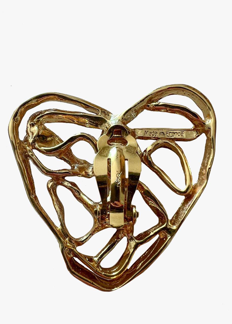 Yves Saint Laurent Vintage Heart Clip-On Earrings

Gold-Tone Metal

Length: 1.75″ / 5 cm

Width: 1.75″ / 5 cm

Signed

Condition – very good

........Additional information ........

- Photo might be slightly different from actual item in terms of