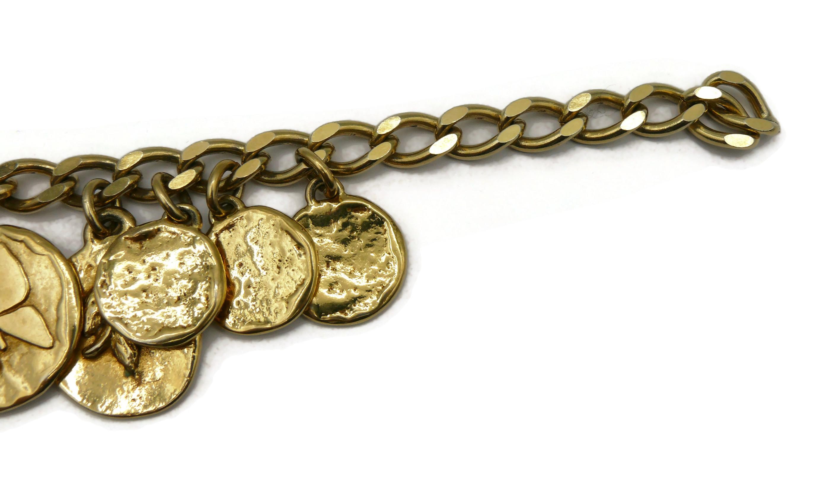 YVES SAINT LAURENT Vintage Ikonische Goldfarbene Charm-Halskette in Goldtönen im Angebot 8