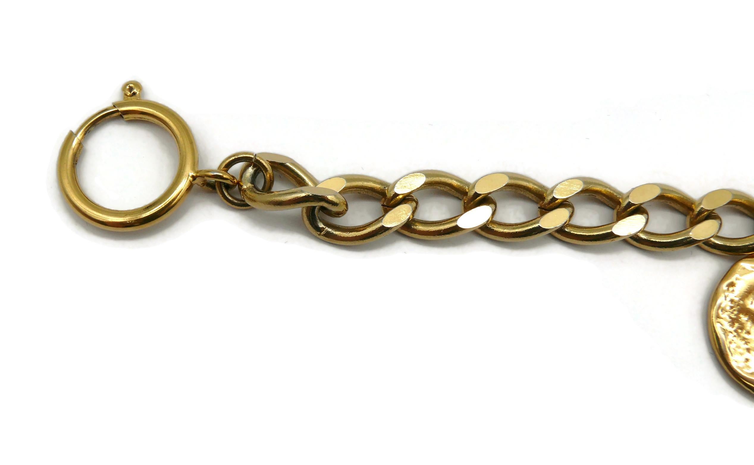 YVES SAINT LAURENT Vintage Ikonische Goldfarbene Charm-Halskette in Goldtönen im Angebot 1
