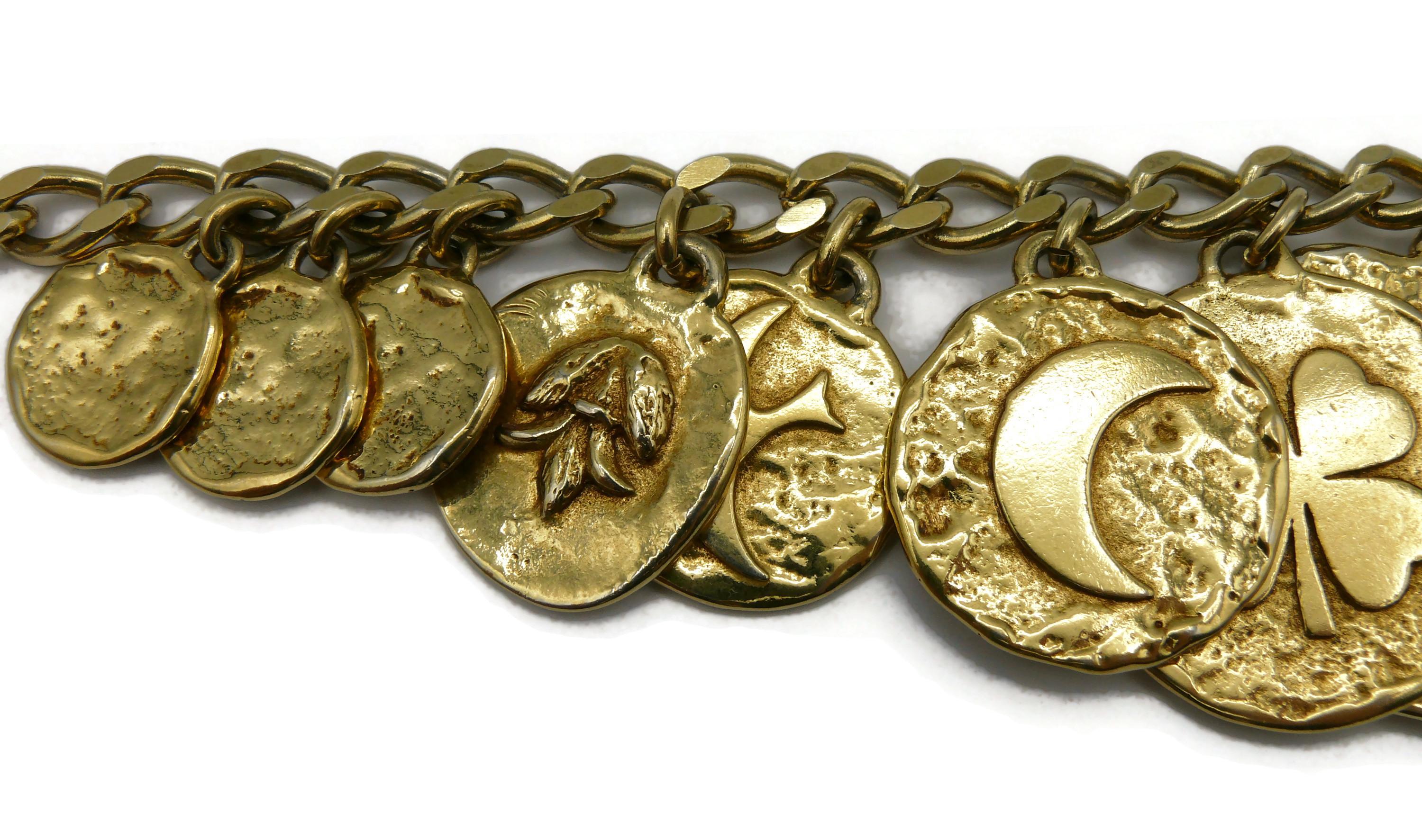 YVES SAINT LAURENT Vintage Ikonische Goldfarbene Charm-Halskette in Goldtönen im Angebot 3