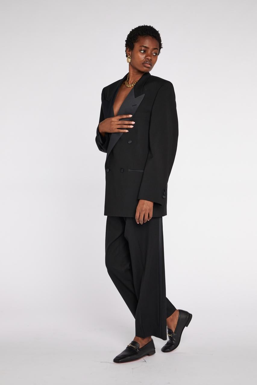 - Yves Saint Laurent Vintage Men's suit in wool with silk satin trimmings

- Sold by Mae Vintage London 

- To be tailored to fit and worn oversized

- Excellent condition 

