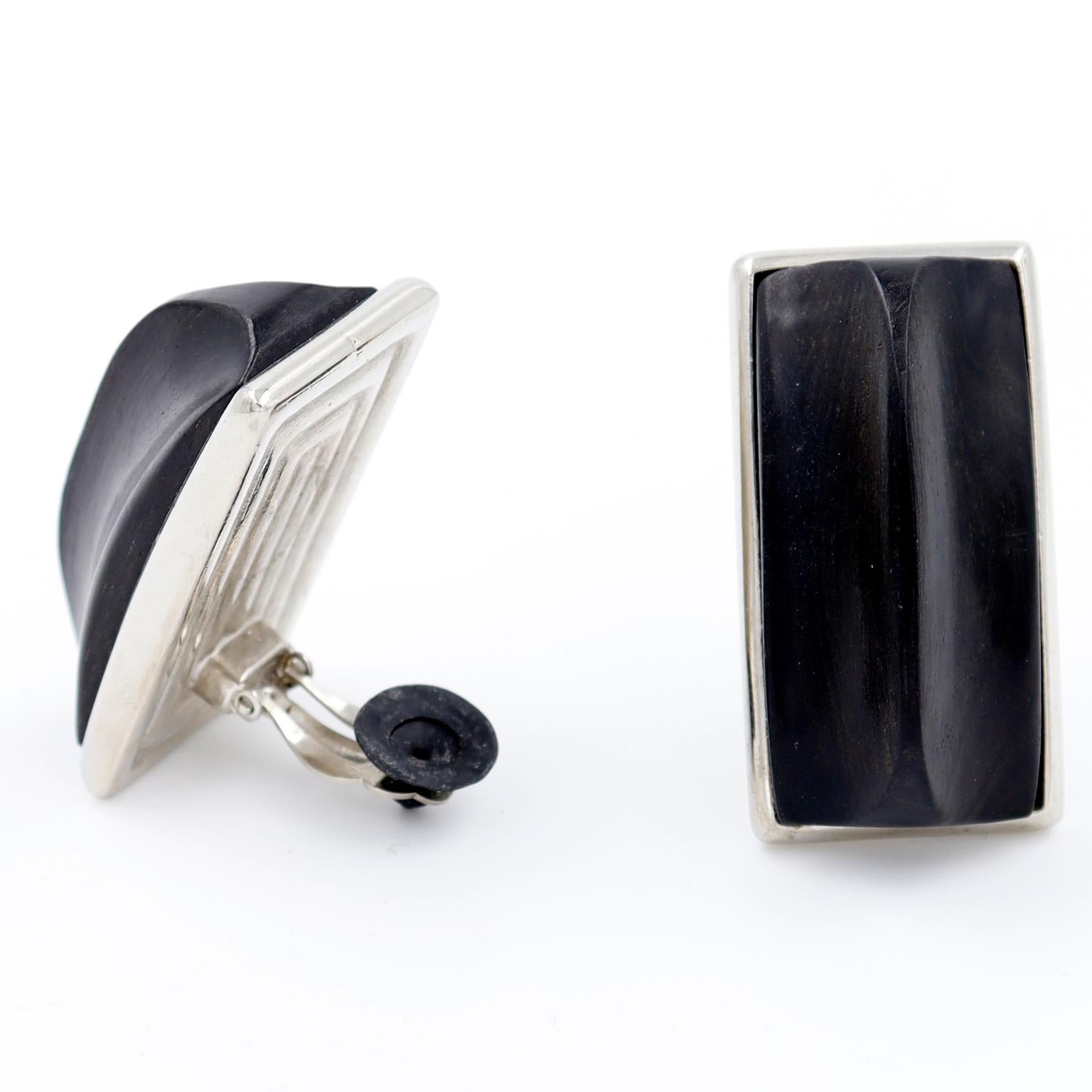 Yves Saint Laurent - Vintage - Ébène noir surdimensionné  Boucles d'oreilles en bois en vente 3