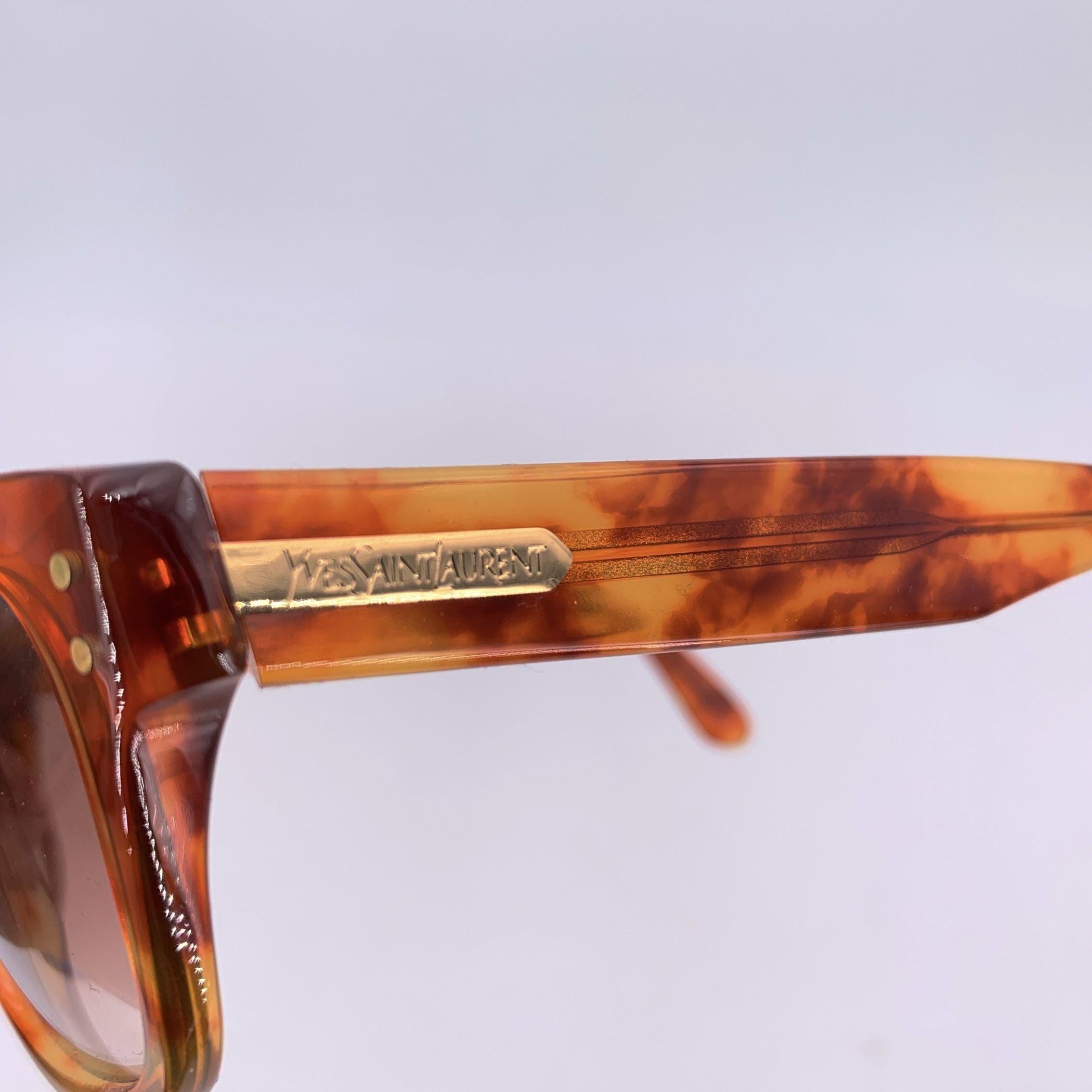 Yves Saint Laurent Vintage Lunettes de soleil rectangulaires THEOPHANE 55/22 140mm Unisexe en vente