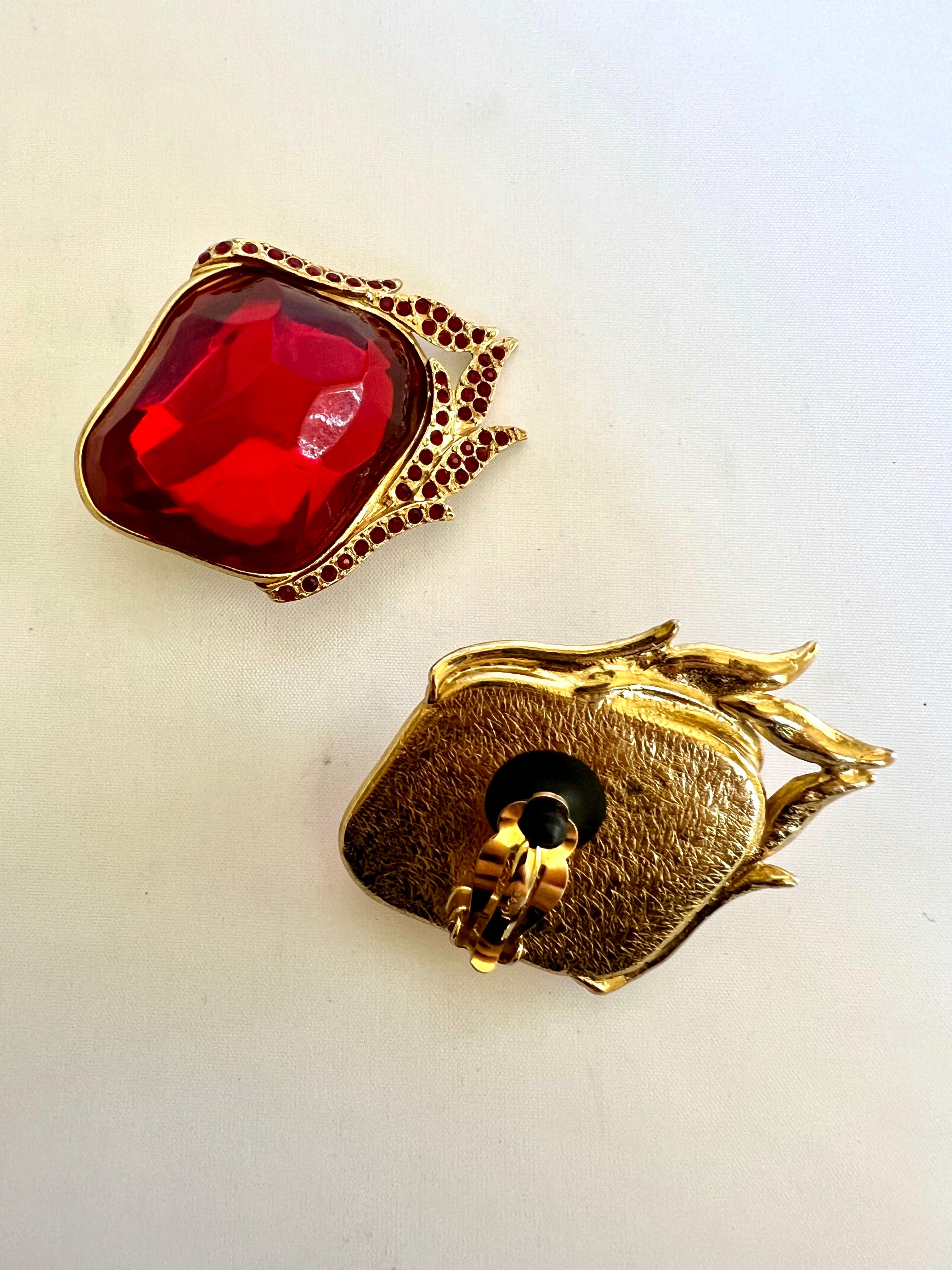 Yves Saint Laurent Vintage Rote geflammte Acryl-Ohrringe  im Angebot 1