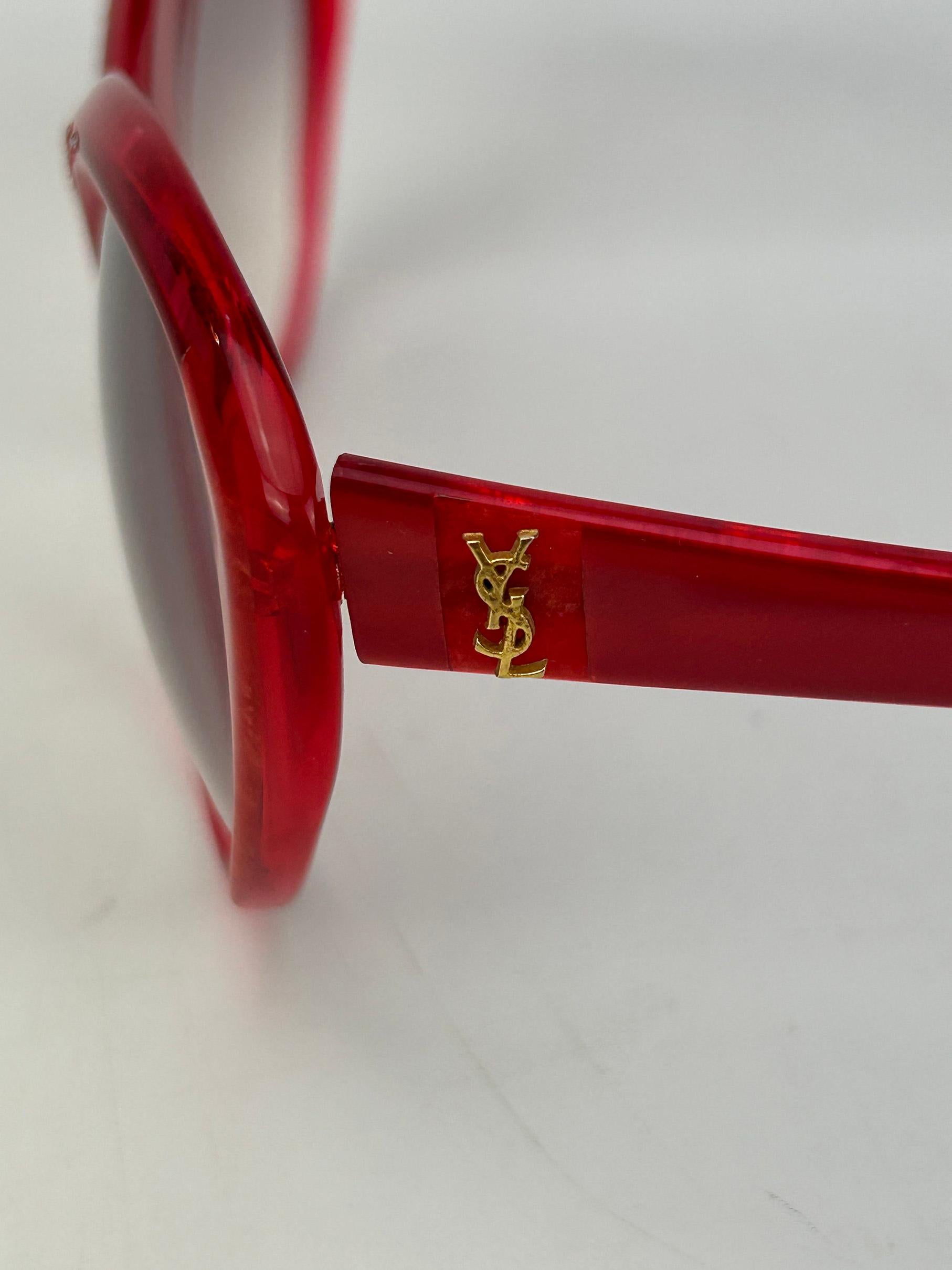 Yves Saint Laurent Vintage Rouge Rhinestone Cat eye Sunglasses c1980 en vente 5