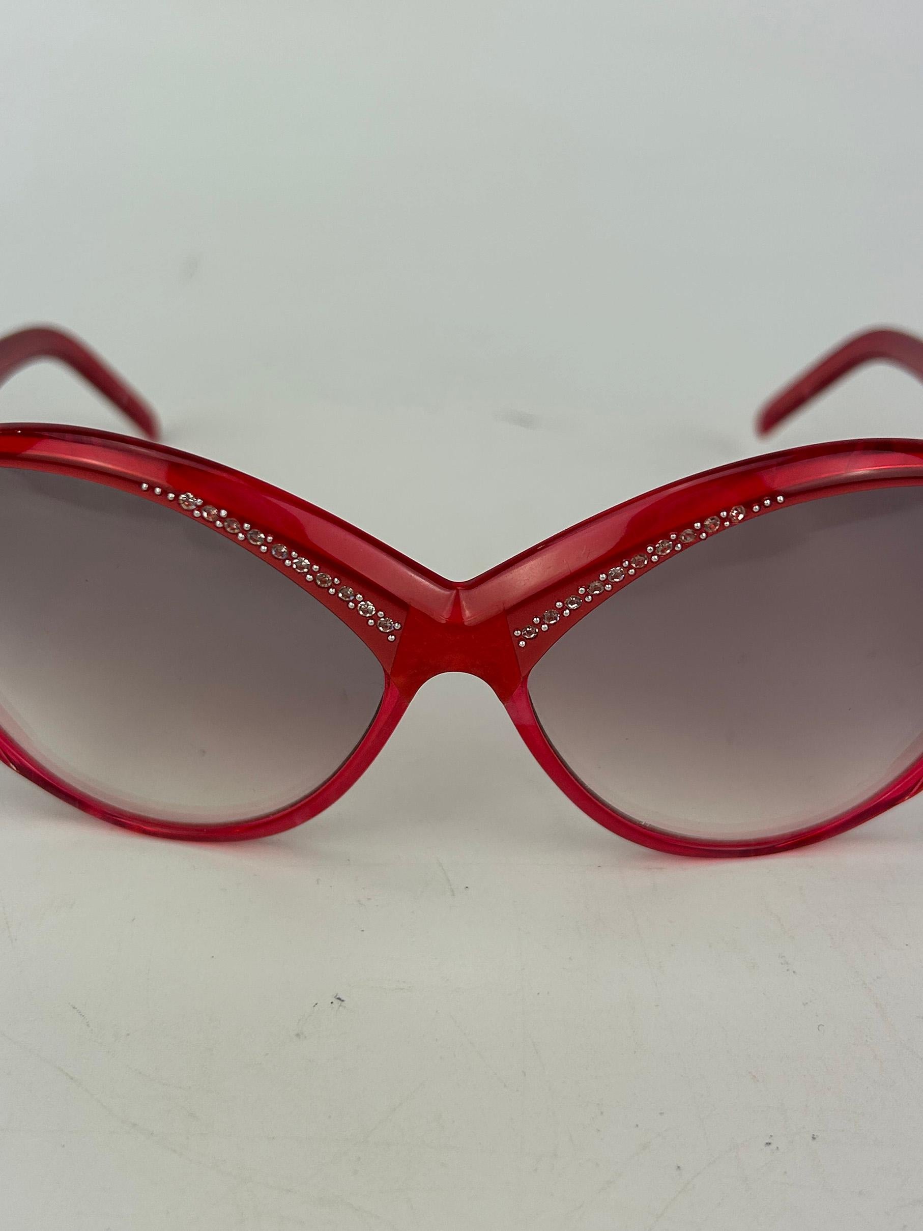 Yves Saint Laurent Vintage Rouge Rhinestone Cat eye Sunglasses c1980 en vente 6
