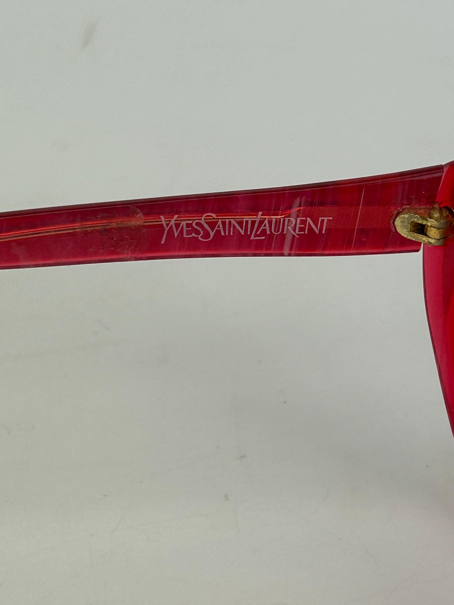 Yves Saint Laurent Vintage Rouge Rhinestone Cat eye Sunglasses c1980 en vente 3