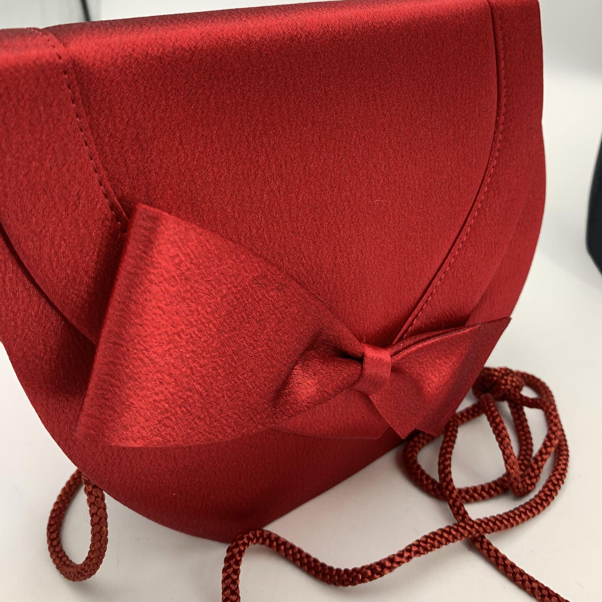 Yves Saint Laurent Vintage Rote Satin-Umhängetasche mit Schleife Damen