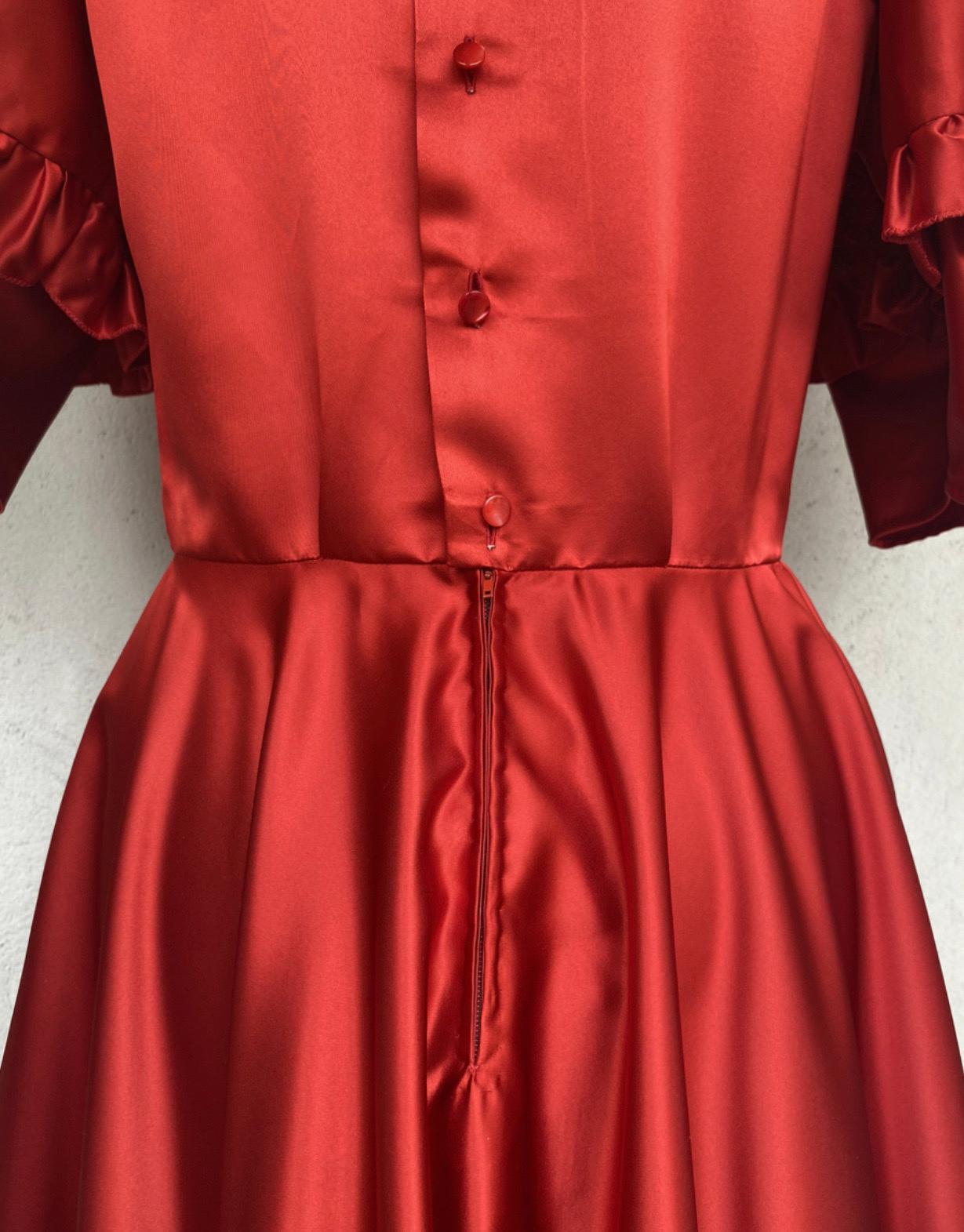 Yves Saint Laurent Vintage red silk Dress In Good Condition For Sale In Carnate, IT