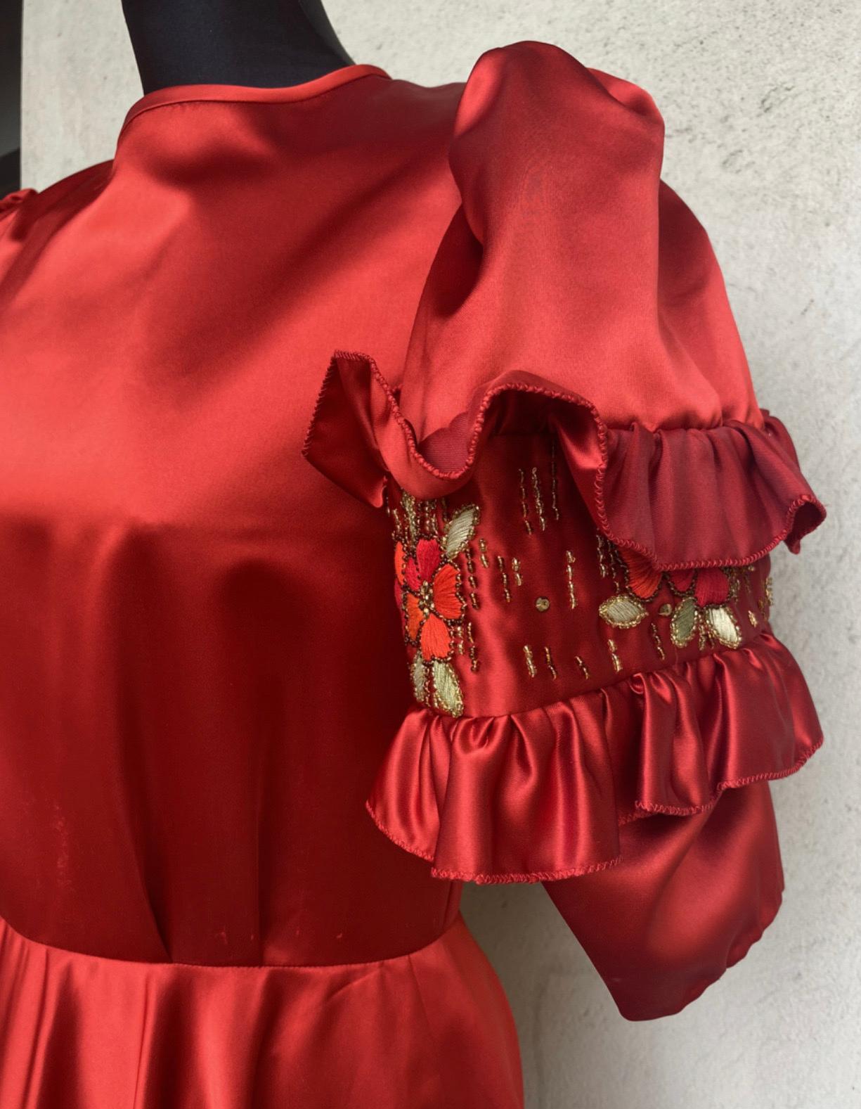 Yves Saint Laurent Vintage Rotes Seidenkleid aus Seide im Angebot 2