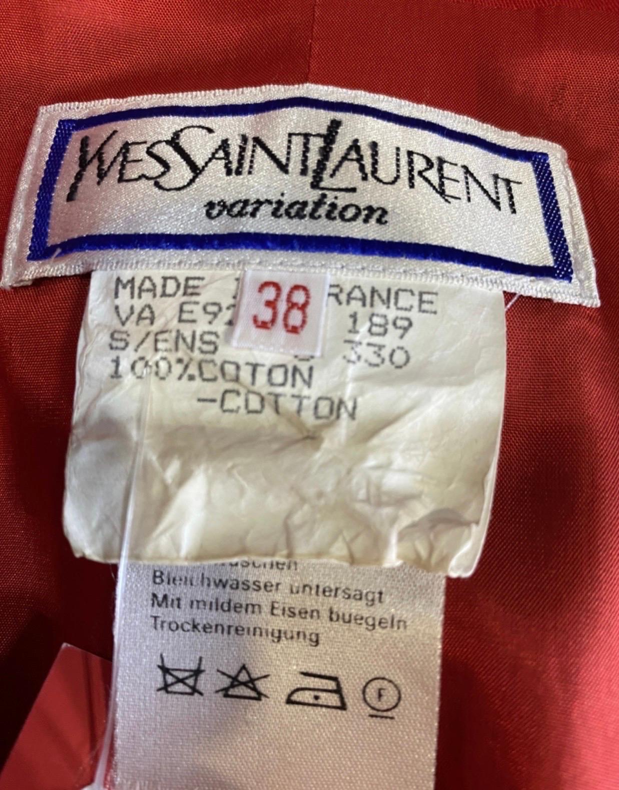 Yves Saint Laurent - Costume rouge vintage Excellent état - En vente à Carnate, IT