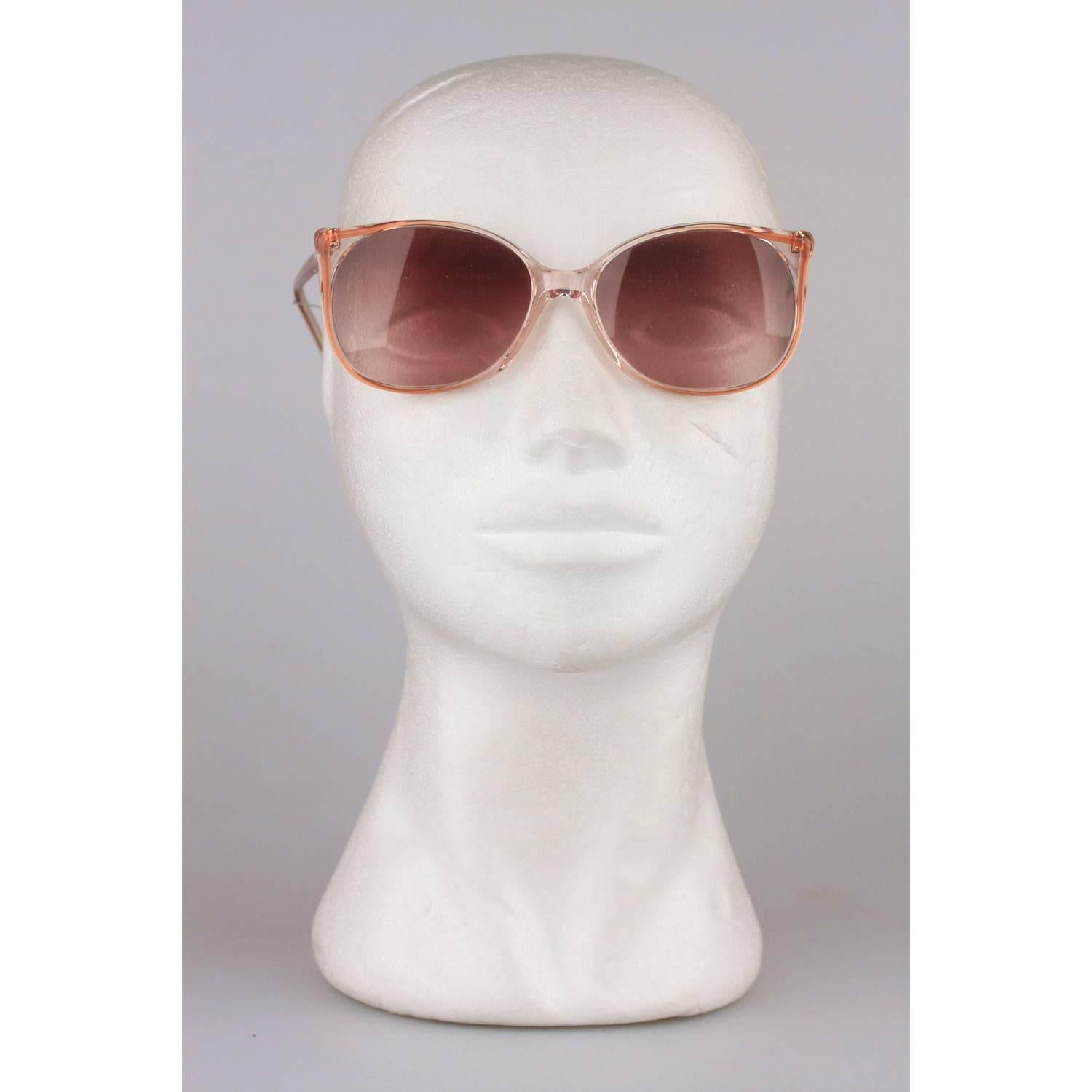 Elegant, original Vintage 1980s Sunglasses by YVES SAINT LAURENT
Clear, Classic Frame frame with orange - brownish finish
Frame hand made in France
Lens Color: Gradient Brown
100% UV Mint Lens
model refs: Pomone -