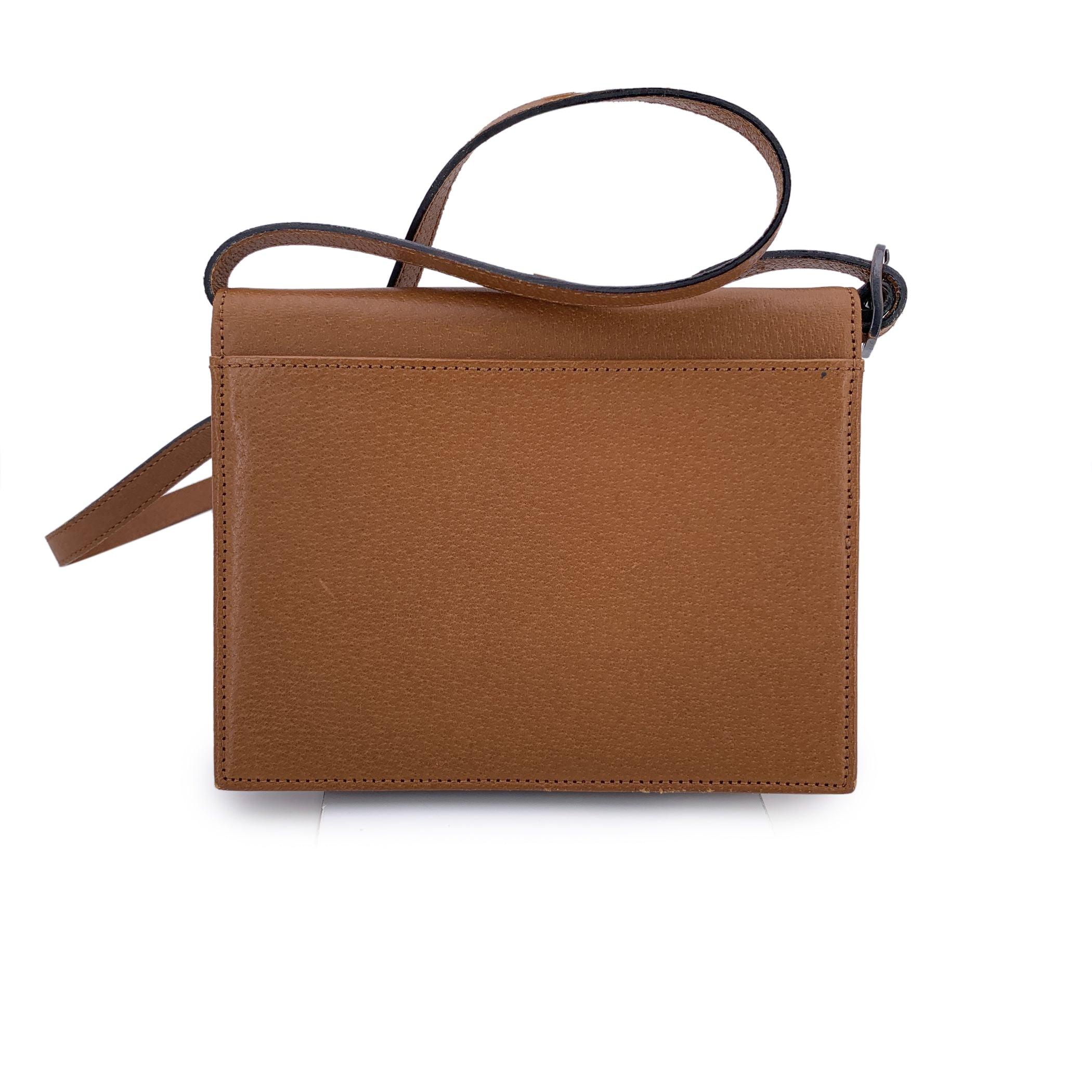 Yves Saint Laurent Vintage Tan Leder Nieten Convertible Umhängetasche (Braun) im Angebot
