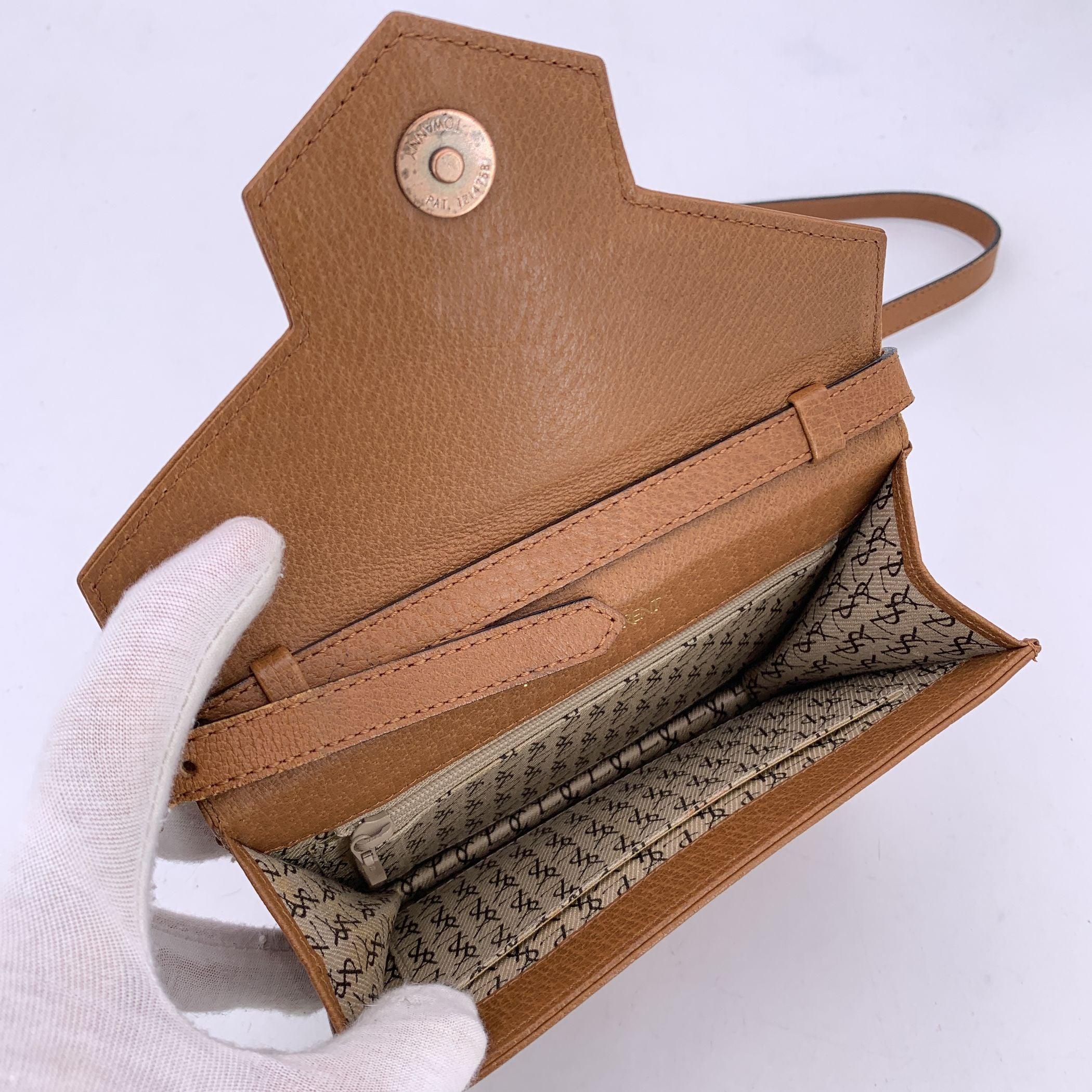Yves Saint Laurent Vintage Tan Leder Nieten Convertible Umhängetasche Damen im Angebot