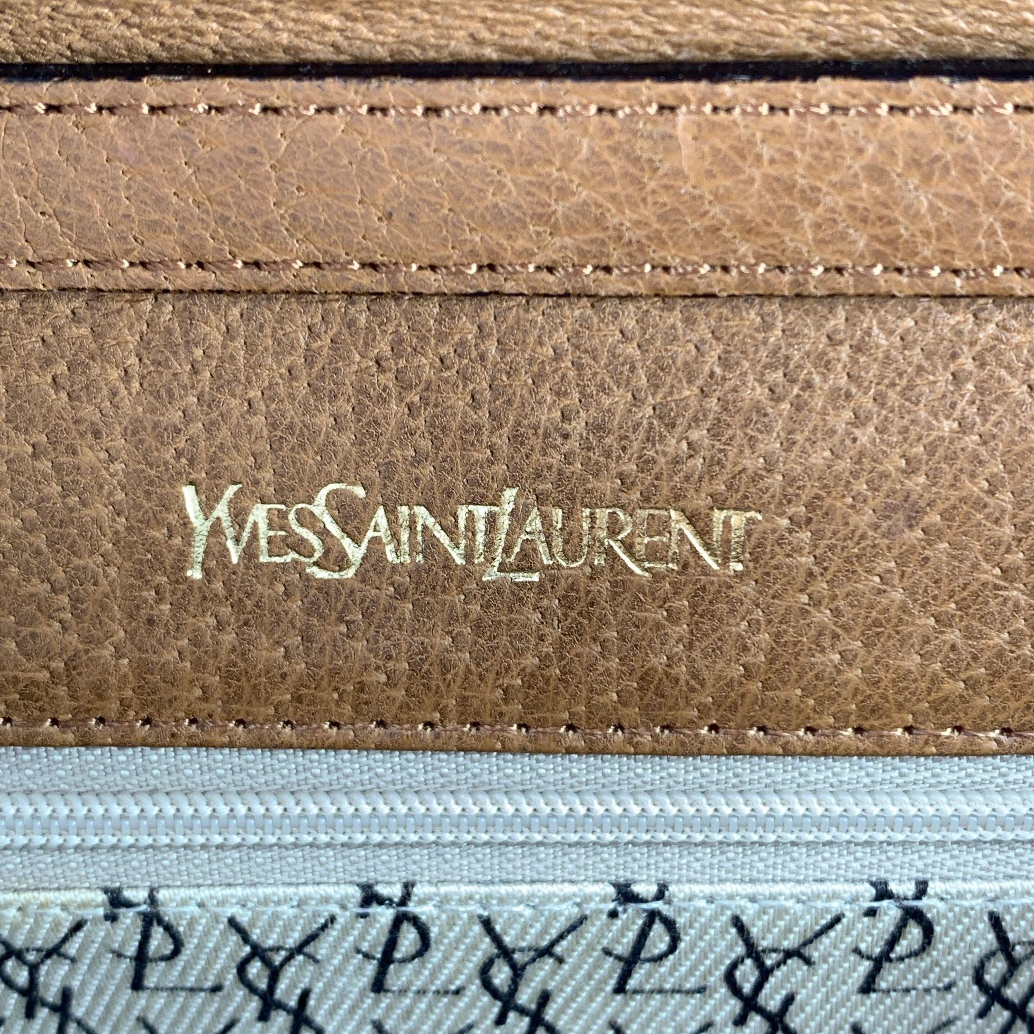 Yves Saint Laurent Vintage Tan Leder Nieten Convertible Umhängetasche im Angebot 1