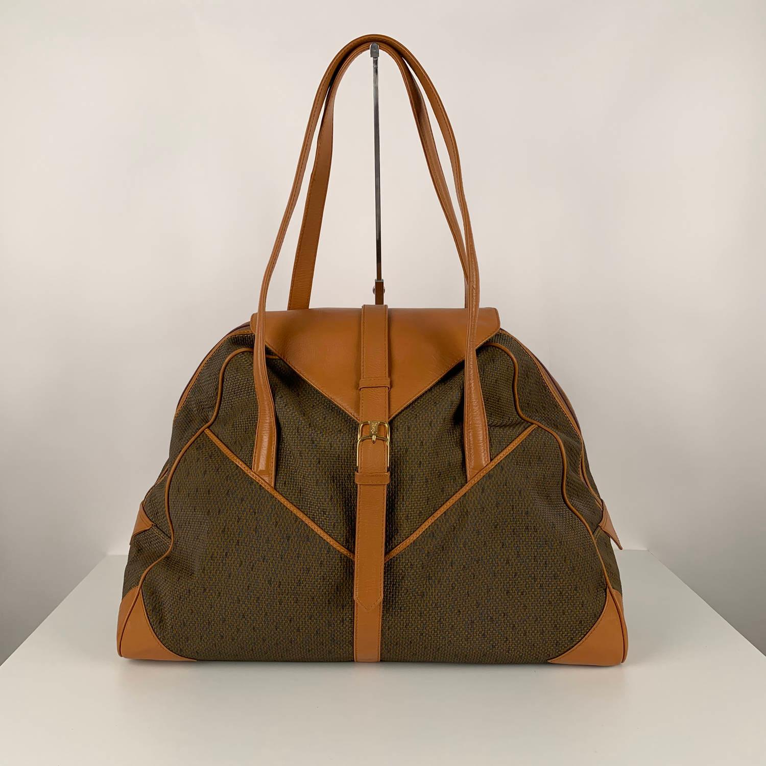 Yves Saint Laurent Vintage Tan Textured Canvas Travel Bag

Material : Canvas
Color : Tan 
Model : Weekender
Gender : Women
Country of Manufacture : France
Size : Large
Bag Depth : 8,5 inches - 21,6 cm 
Bag Height : 13 inches - 33 cm 
Bag Length : 20