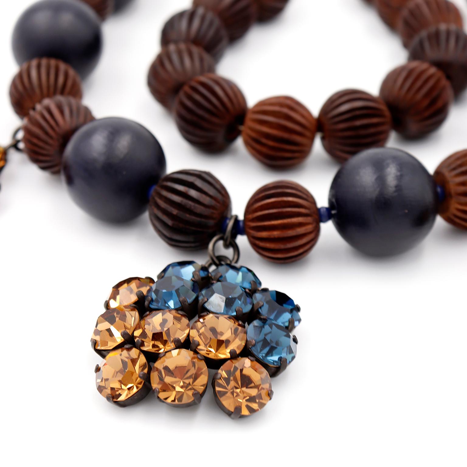 Yves Saint Laurent, collier vintage texturé en perles marron avec pierres bleues et dorées Excellent état - En vente à Portland, OR