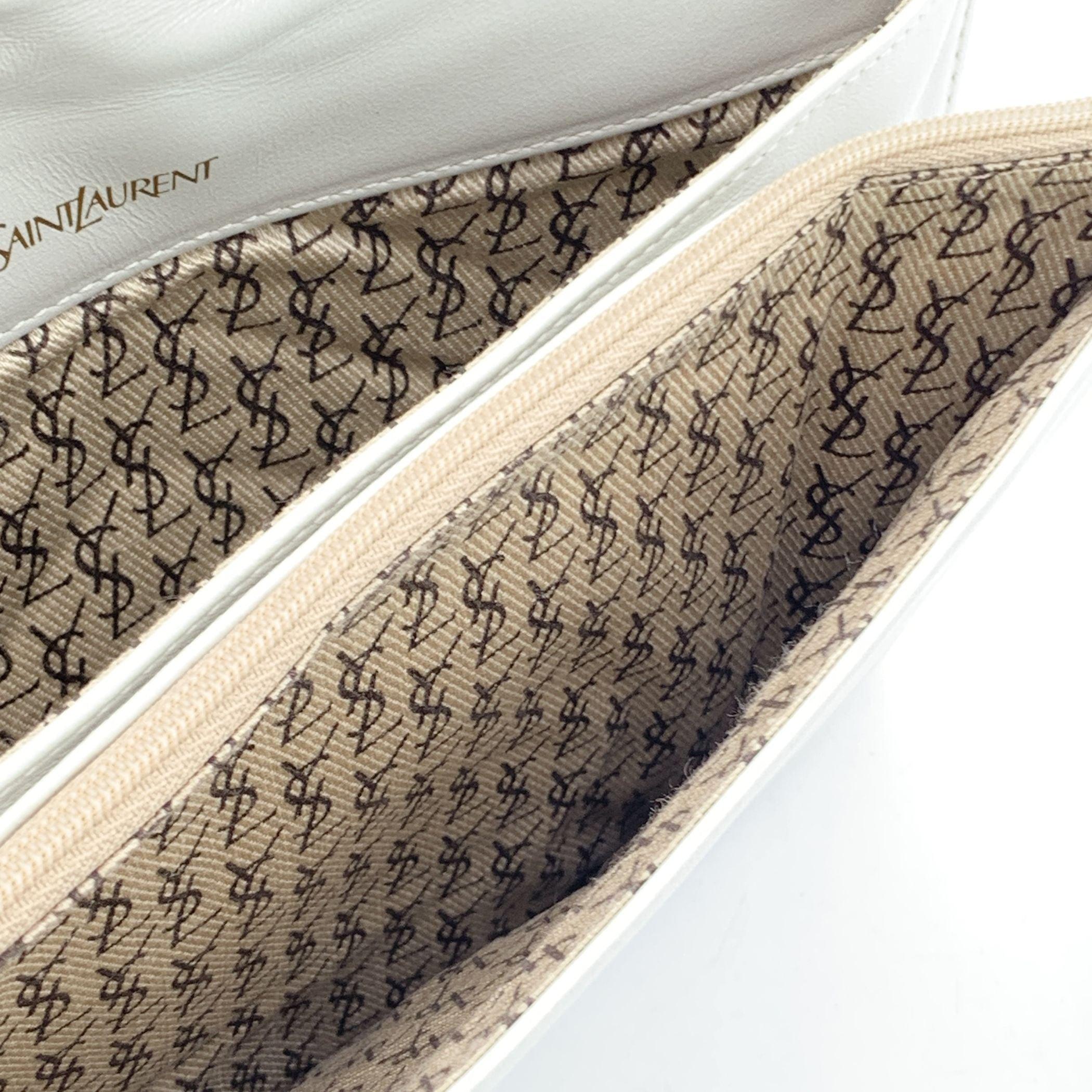 Yves Saint Laurent Vintage V I.I.I.I. Petite pochette en cuir matelassé en vente 2