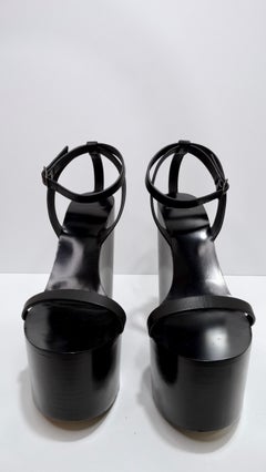 Yves Saint Laurent Keilabsatz-Sandalen mit Absatz