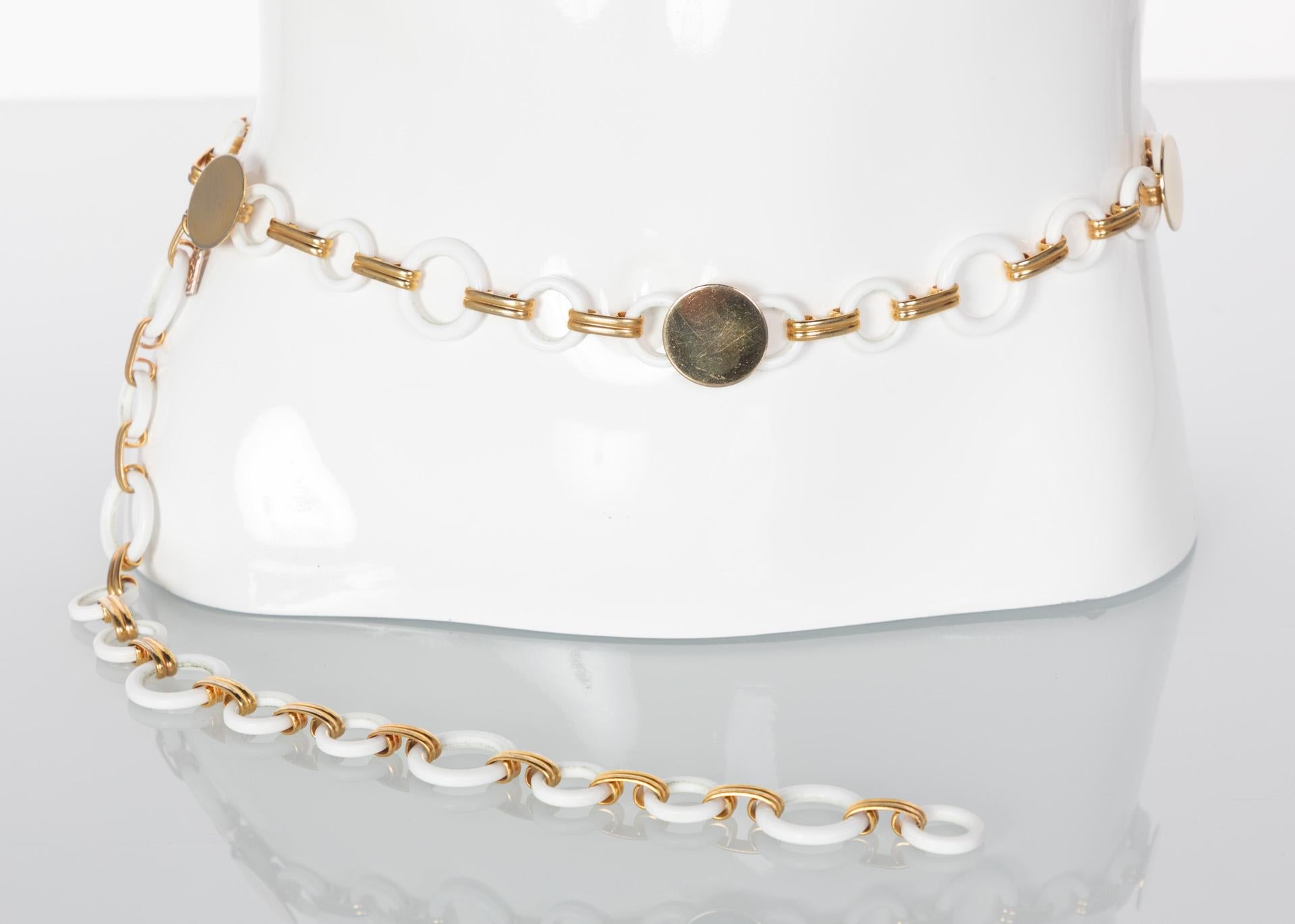 Yves Saint Laurent Weiß Lucite Gold Ringe Halskette Gürtel YSL, 1970er Jahre (Moderne) im Angebot