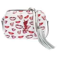 Used Yves Saint Laurent White/Red Grain De Poudre Lips Print Medium Camera Bag