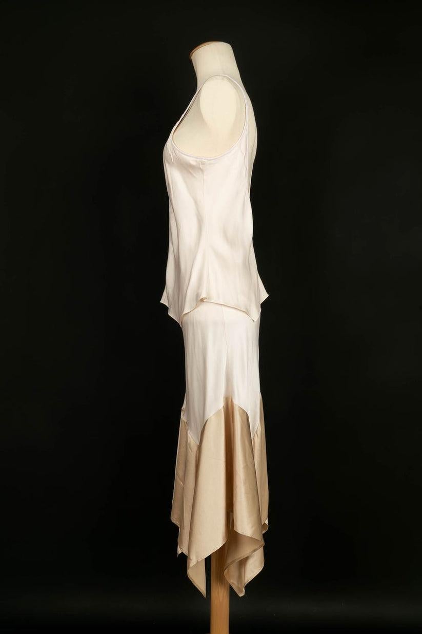 Yves Saint Laurent - (Made in France) White silk dress. Size indicated 38FR, it fits a 36FR.

Additional information: 
Dimensions: Chest: 47 cm, Length: 130 cm
Condition: Very good condition
Seller Ref number: VR73