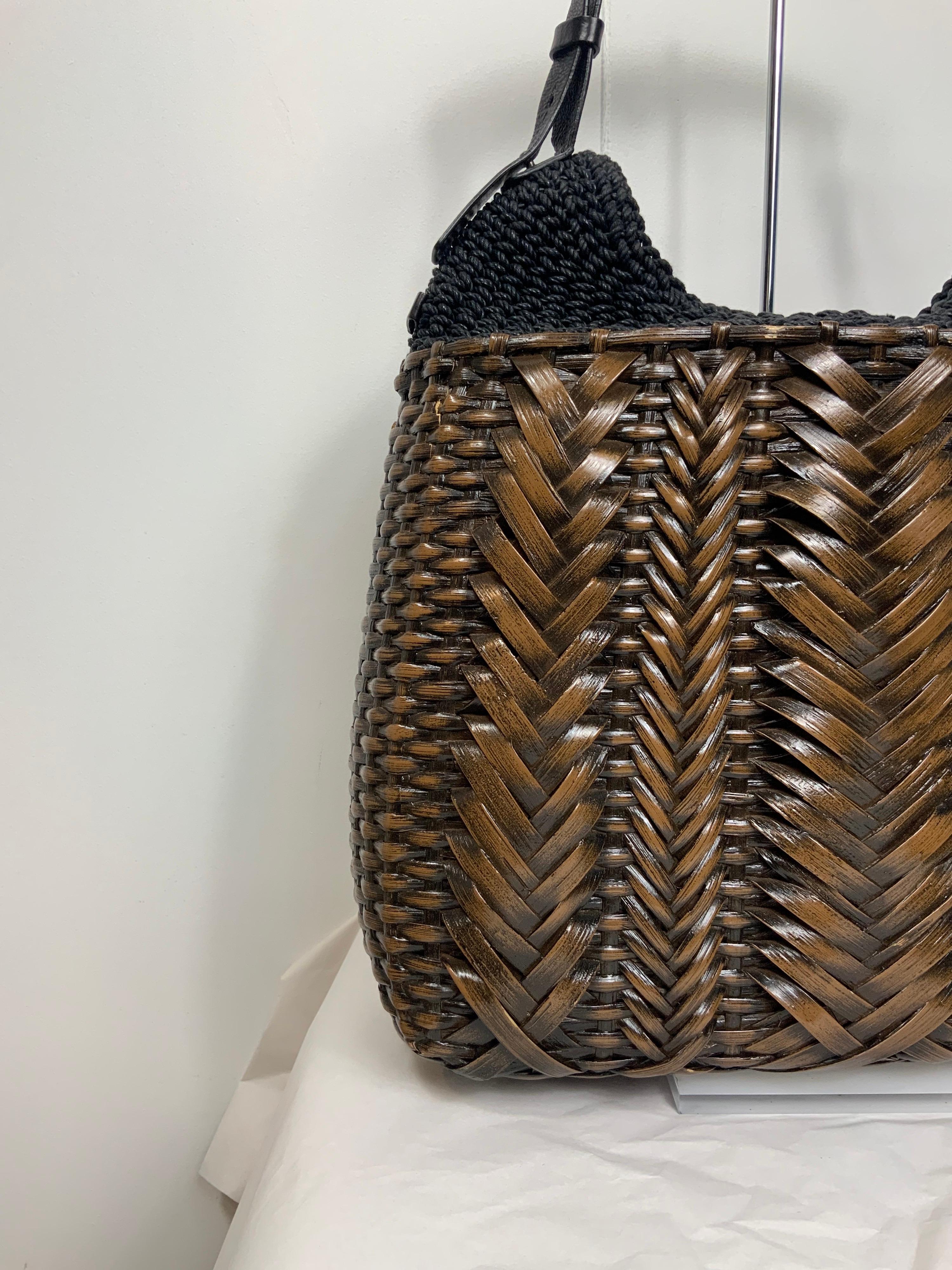 Yves Saint Laurent Mombasa shoulder bag.
Iconic piece. One of a kind.
In black wicker with worn handle featuring silver-tone hardware. Black leather details.
Opens with a magnetic button and is fully lined with one zipper pocket against the back.