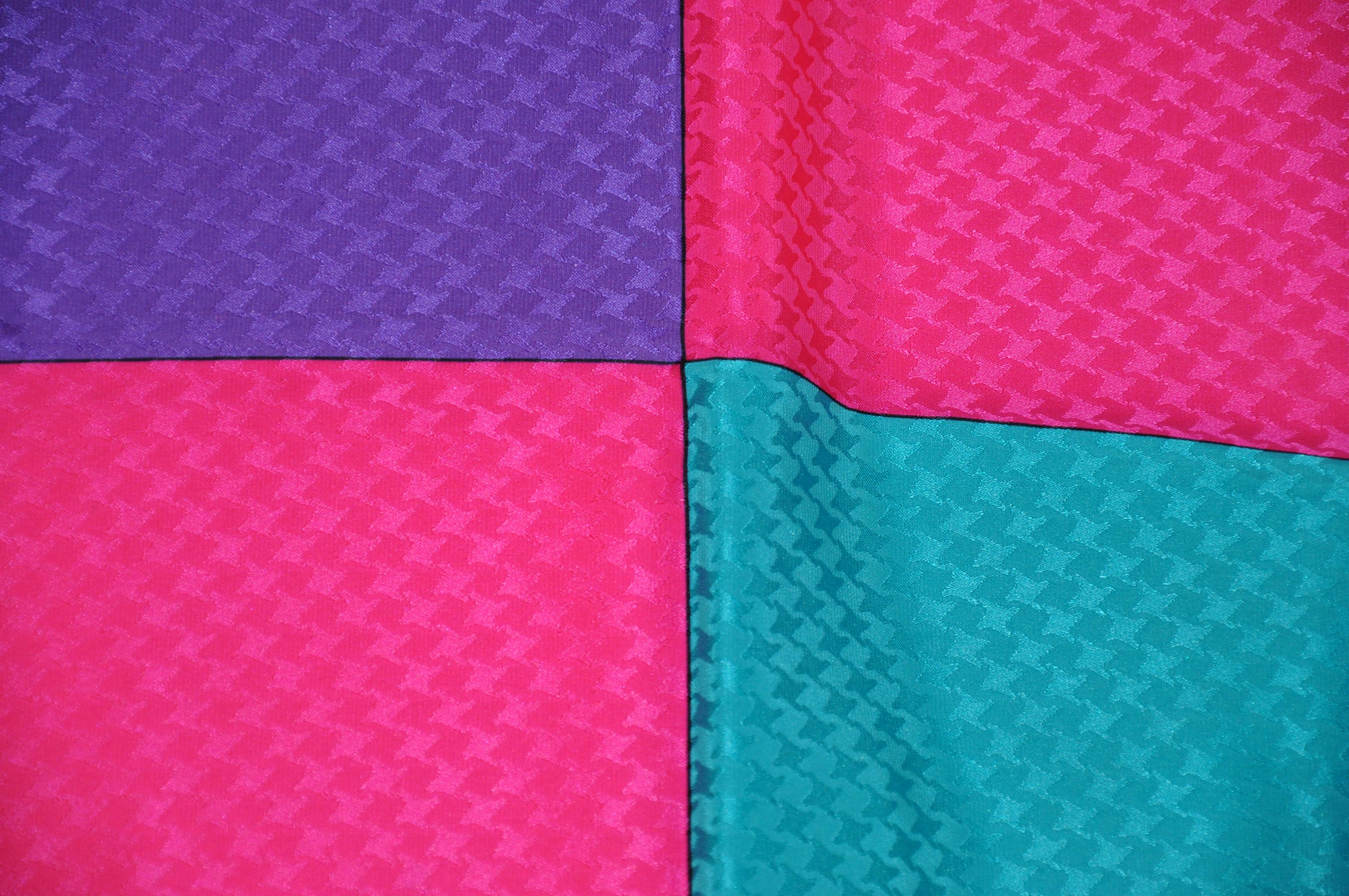 Rosso Sciarpa di seta astratta multicolore meravigliosamente stravagante di Yves Saint Laurent in vendita