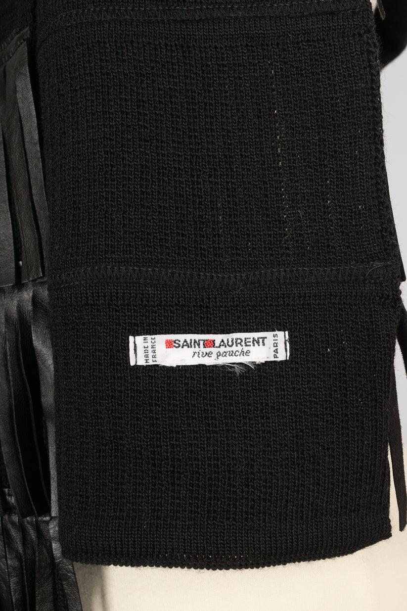 Écharpe en laine avec franges en cuir noir Yves Saint Laurent Excellent état - En vente à SAINT-OUEN-SUR-SEINE, FR