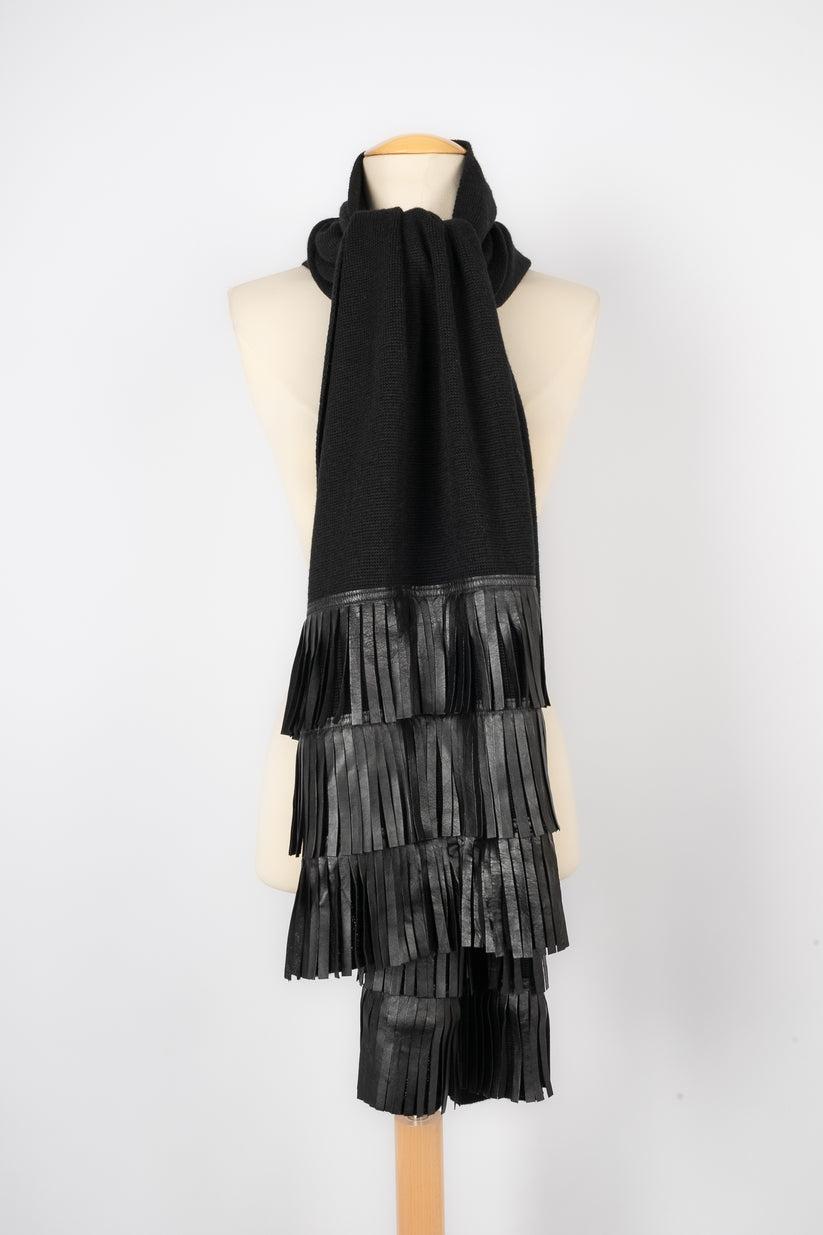 Yves Saint Laurent Wool Scarf with Fringed Black Leather For Sale 1