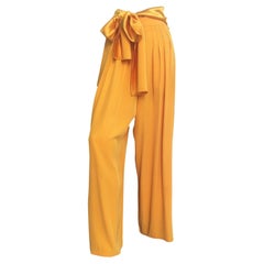 Yves Saint Laurent Pantaloni gialli larghi con nodo a nastro anni '80