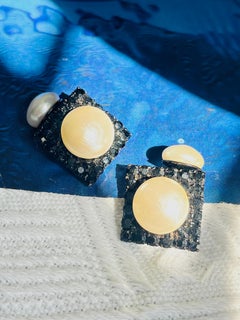 Yves Saint Laurent YSL 1962 Roger Scemama for Yves Saint Laurent, gemelli da polso con perle bianche e cristalli neri