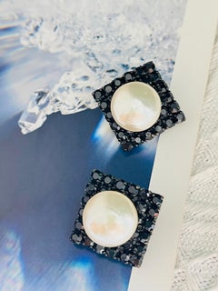 Yves Saint Laurent YSL 1962 Roger Scemama for Yves Saint Laurent Orecchini con perle bianche e cristalli neri