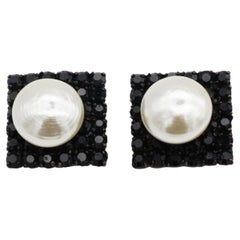 Yves Saint Laurent YSL 1962 Roger Scemama for Yves Saint Laurent Orecchini con perle bianche e cristalli neri