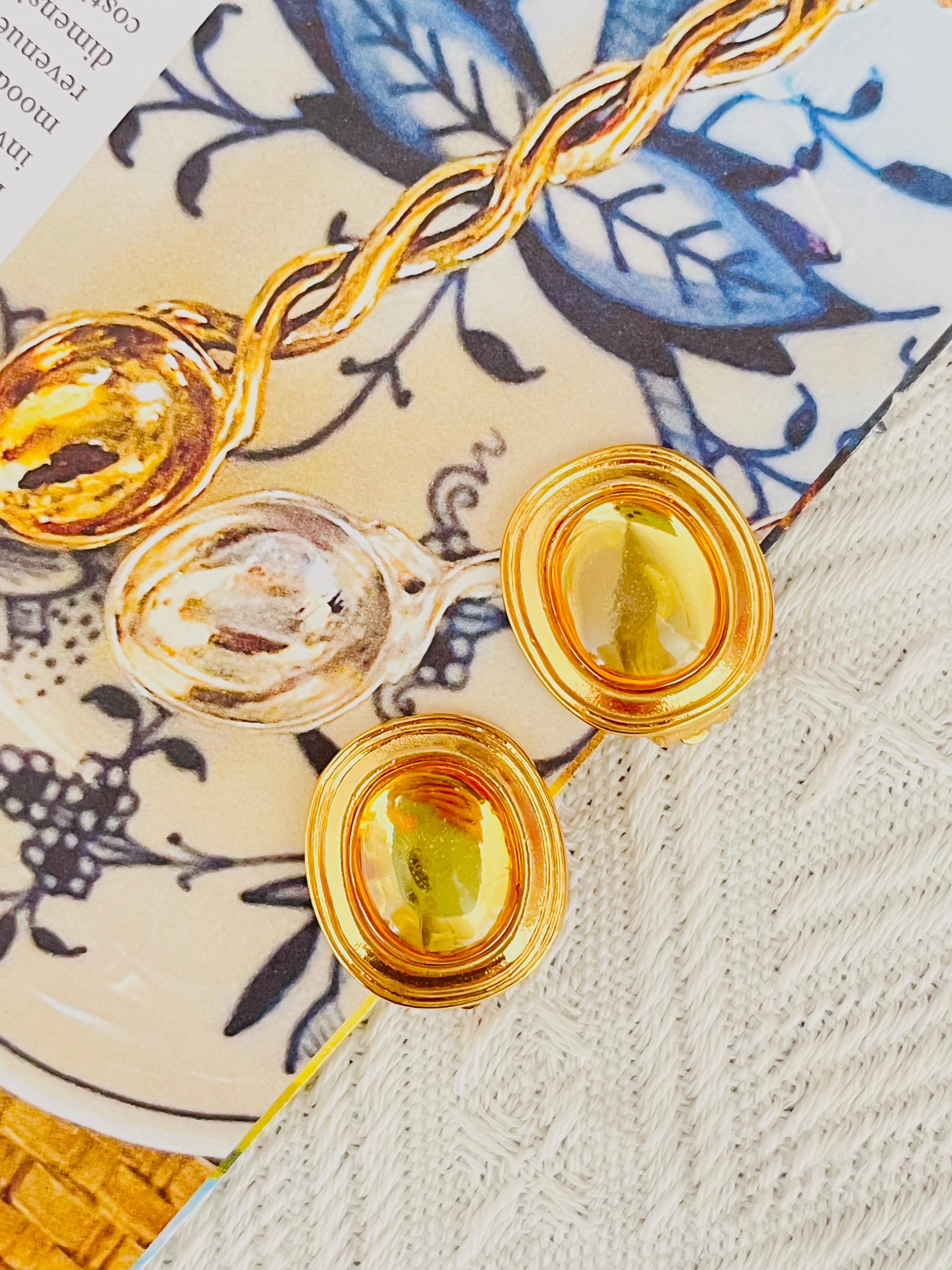 Yves Saint Laurent YSL 1980s Vintage Arty Clear Citrine Topaz Cabochon Yellow Crystal Oval Elegant Clip Earrings, Gold Tone

Very excellent condition. Very new. Some tiny bubbles inside, but they are original. 100% Genuine. 

Vintage and rare to